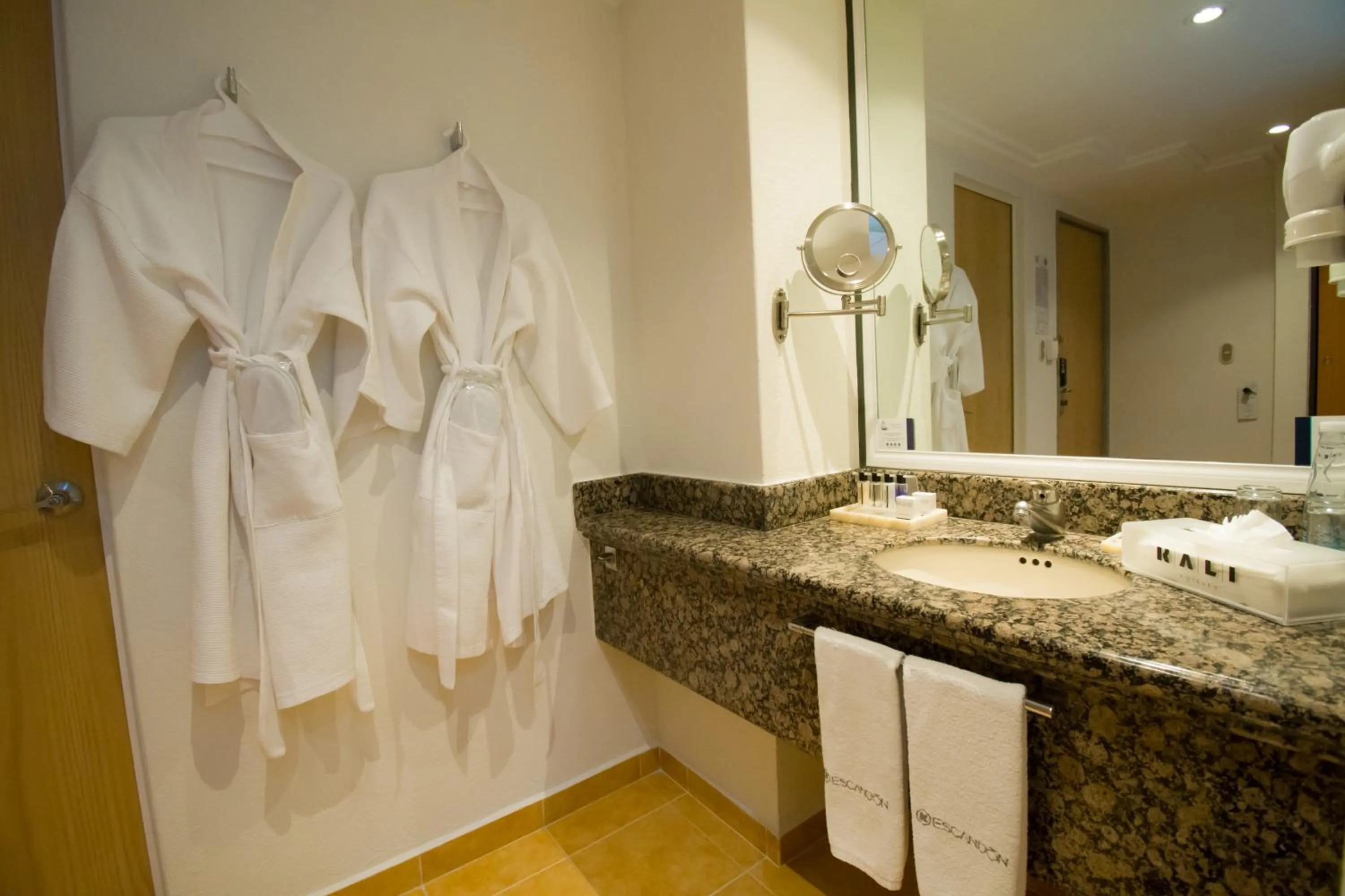 Bathroom in KALI Escandón Mexico City