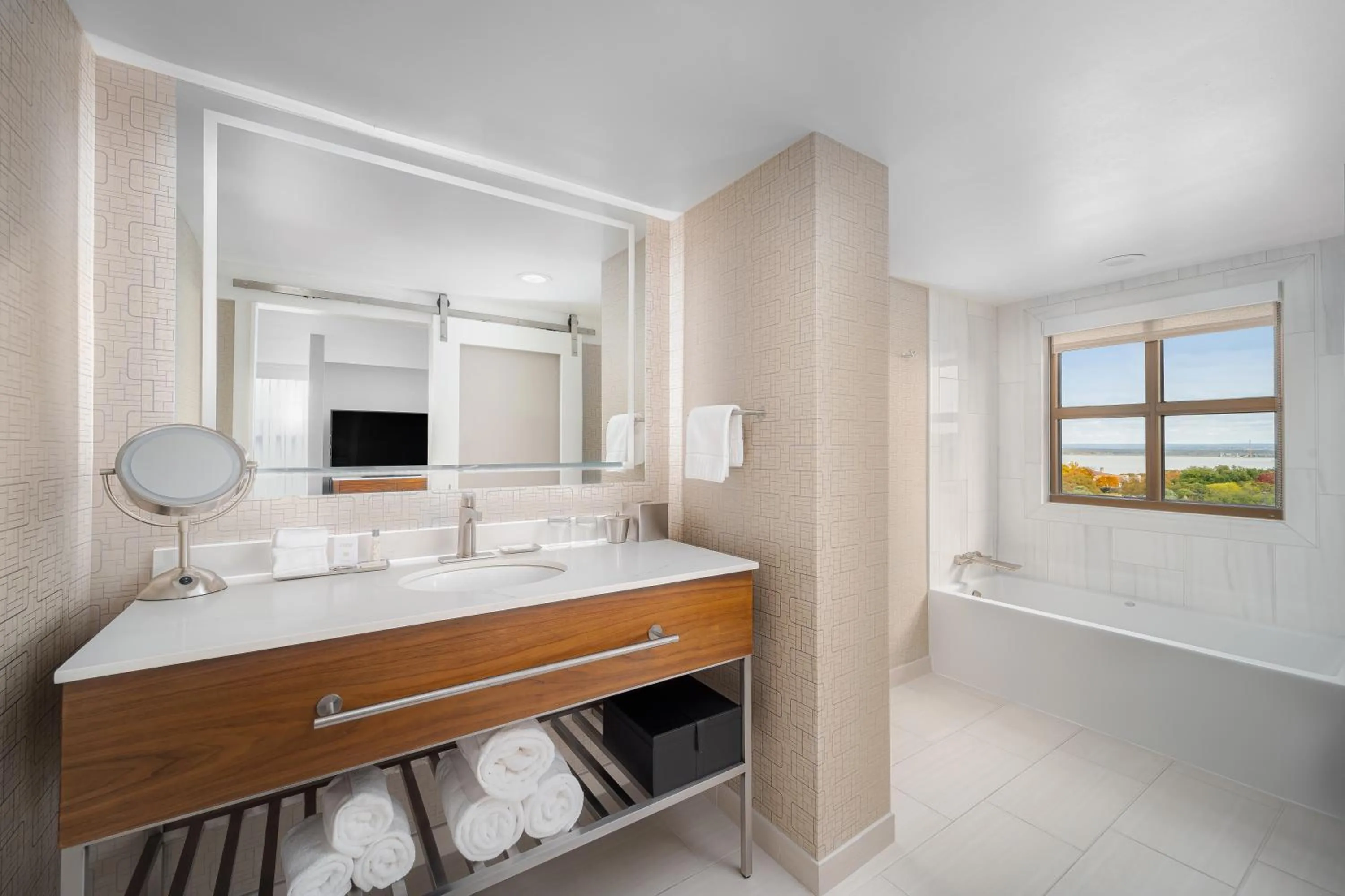 Bathroom, Bed in Horseshoe Bay Resort