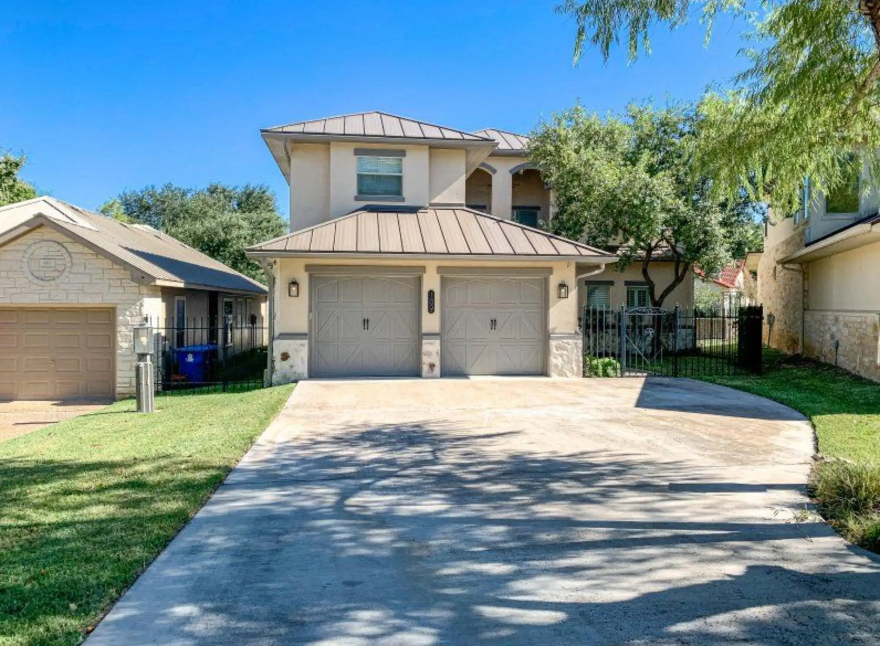 Property building in Horseshoe Bay Resort Property building in Horseshoe Bay Resort