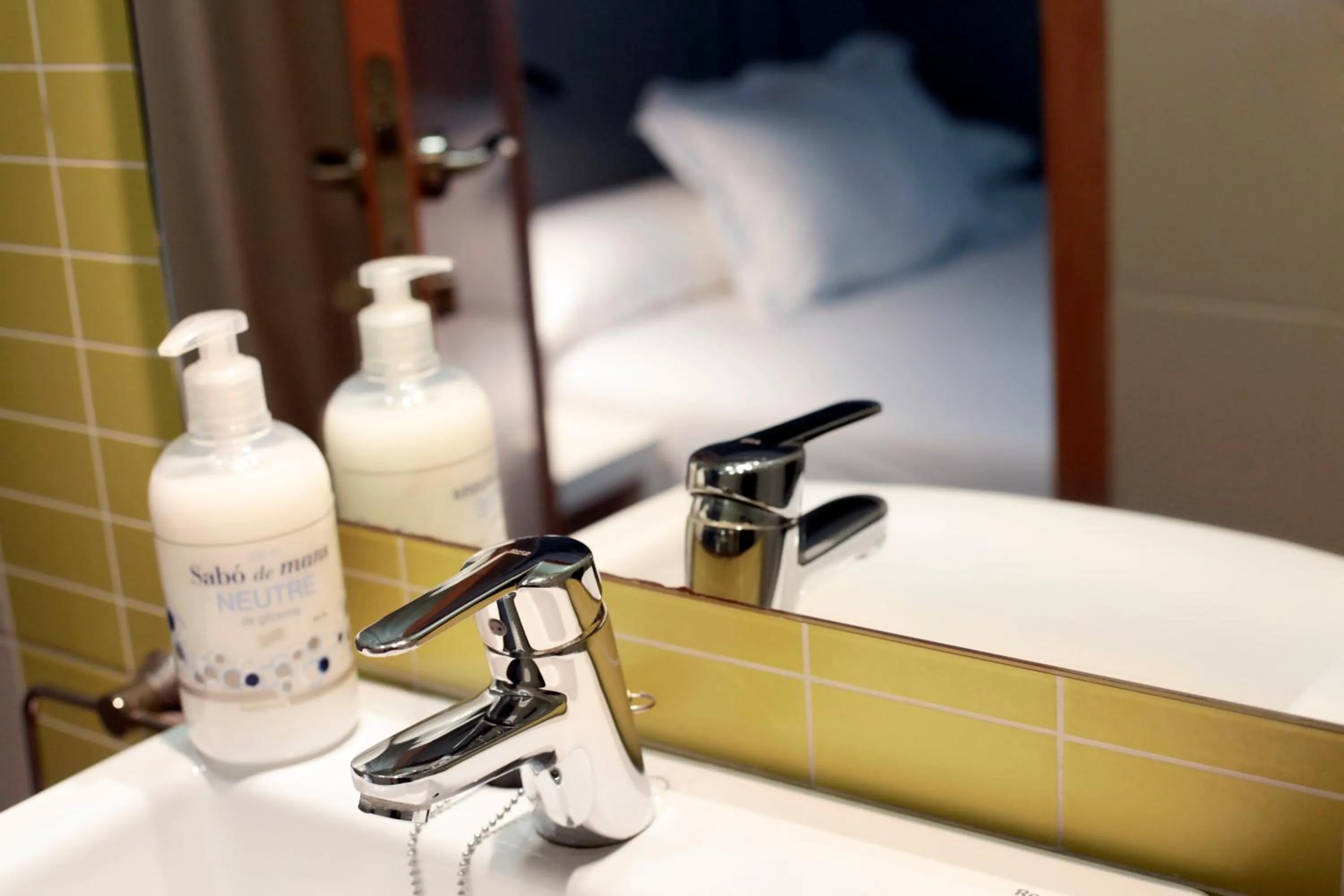 Decorative detail in Hostal Nitzs Bcn