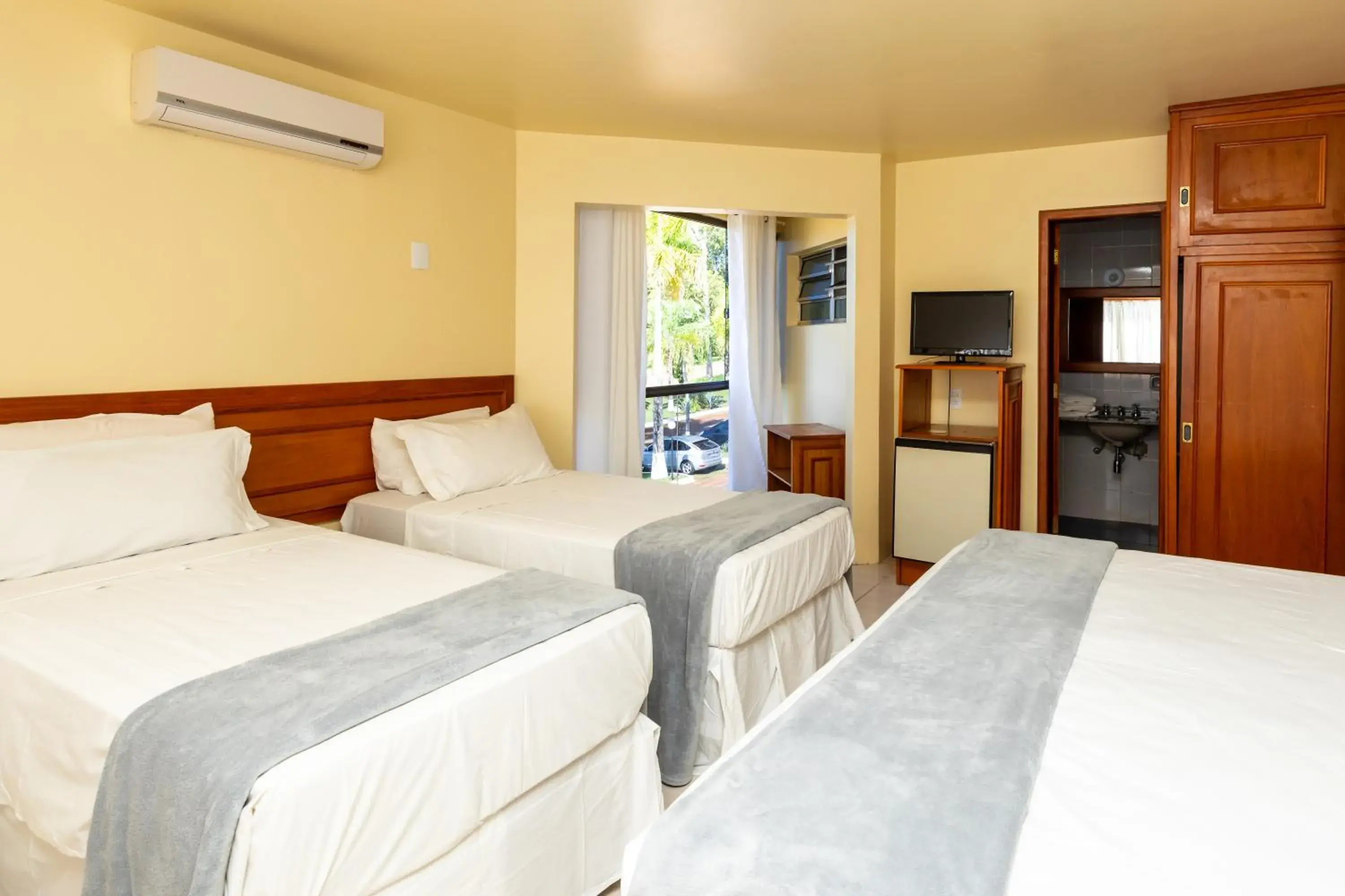 Deluxe Quadruple Room in Canzi Cataratas Hotel Deluxe Quadruple Room in Canzi Cataratas Hotel