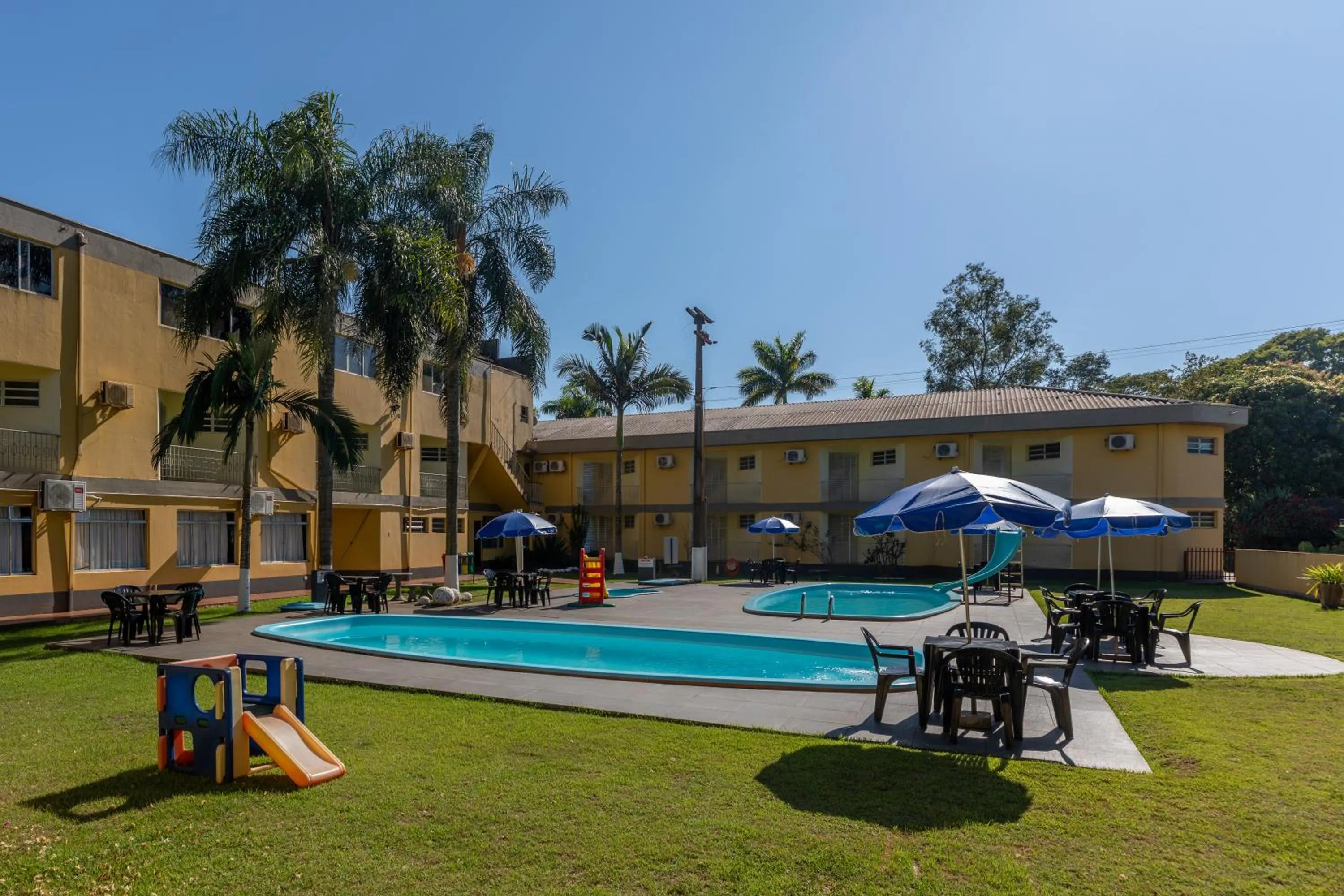 Swimming pool in Canzi Cataratas Hotel