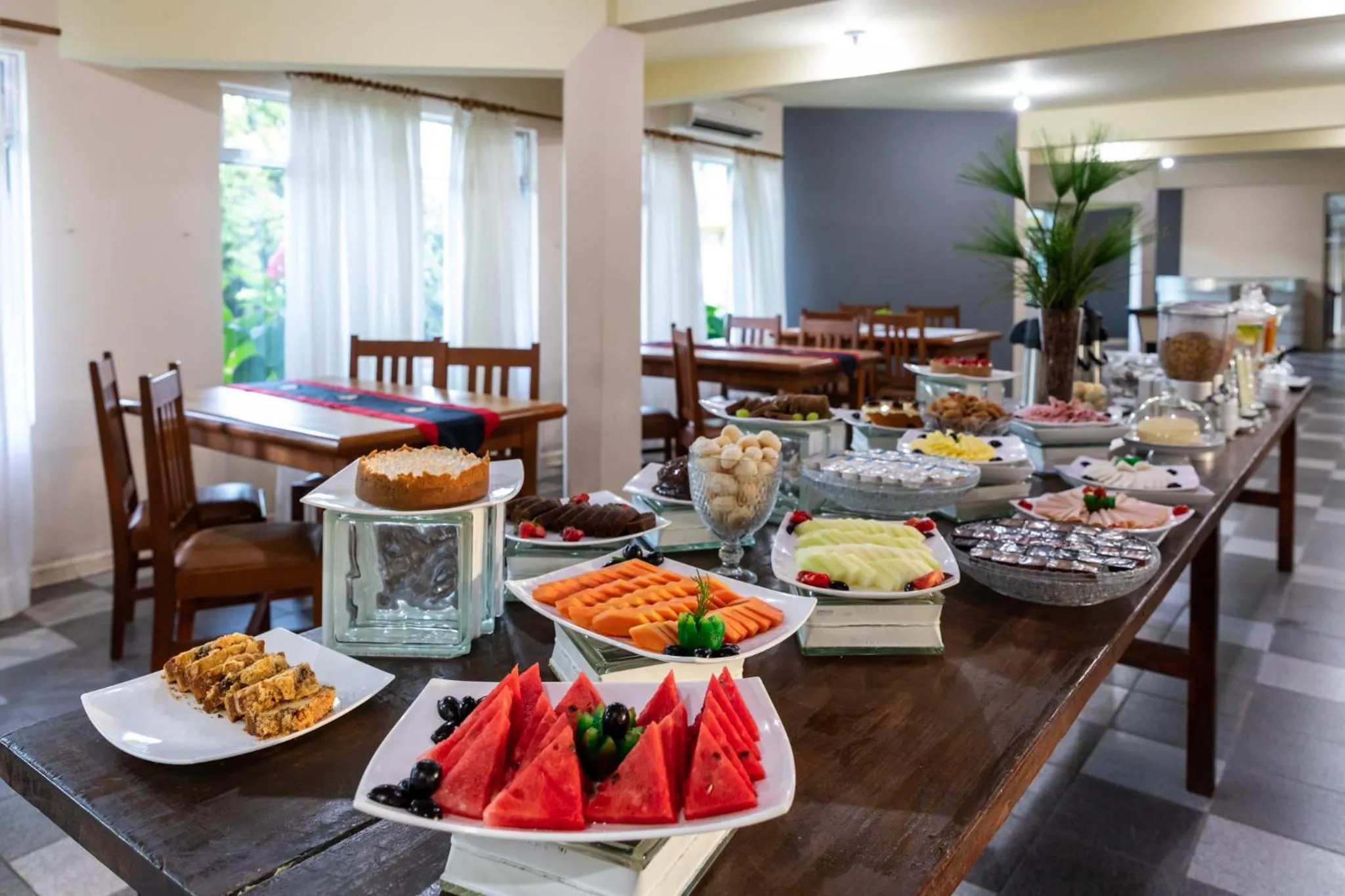 Continental breakfast in Canzi Cataratas Hotel
