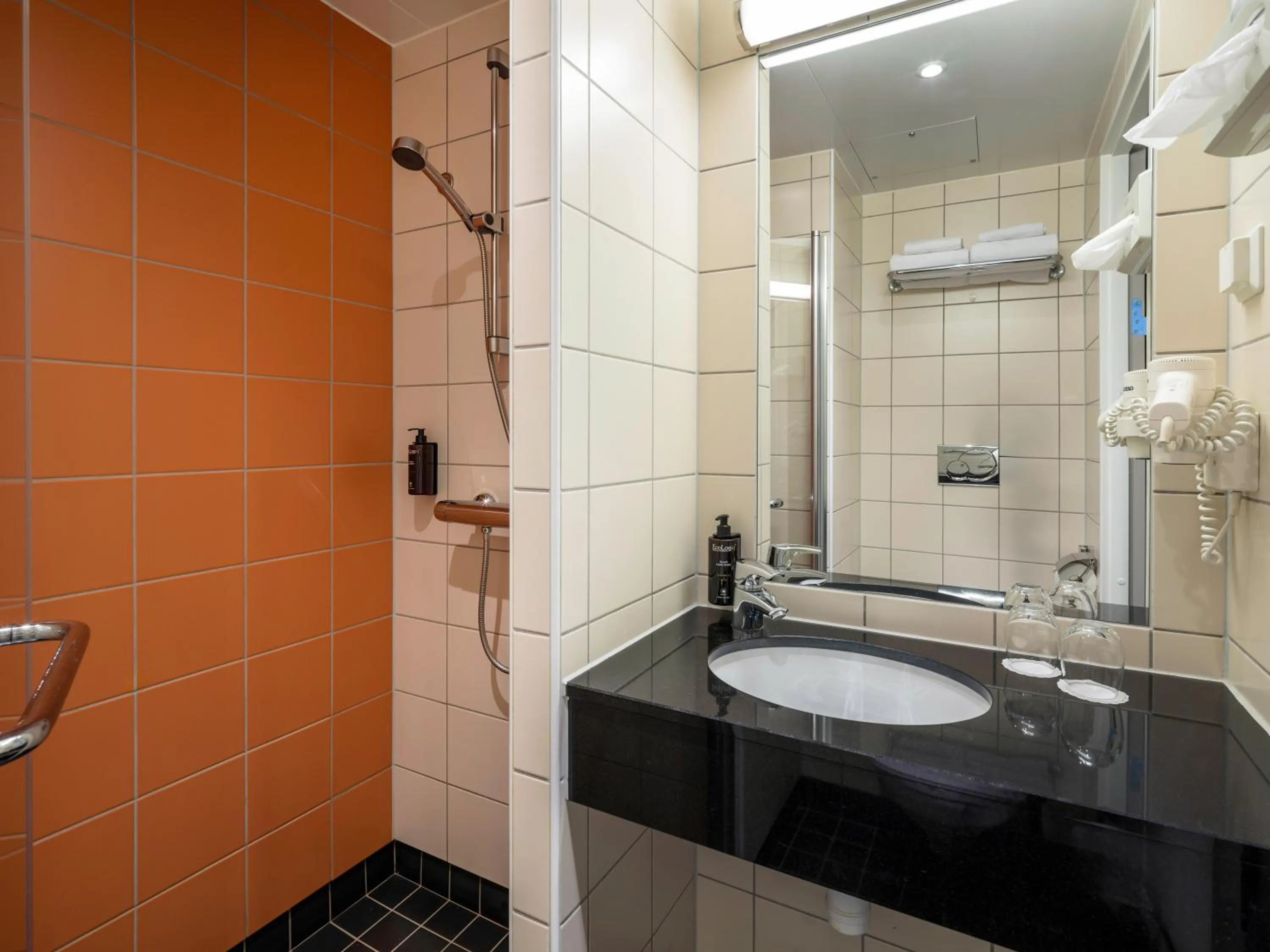 Shower in Quality Hotel Saga