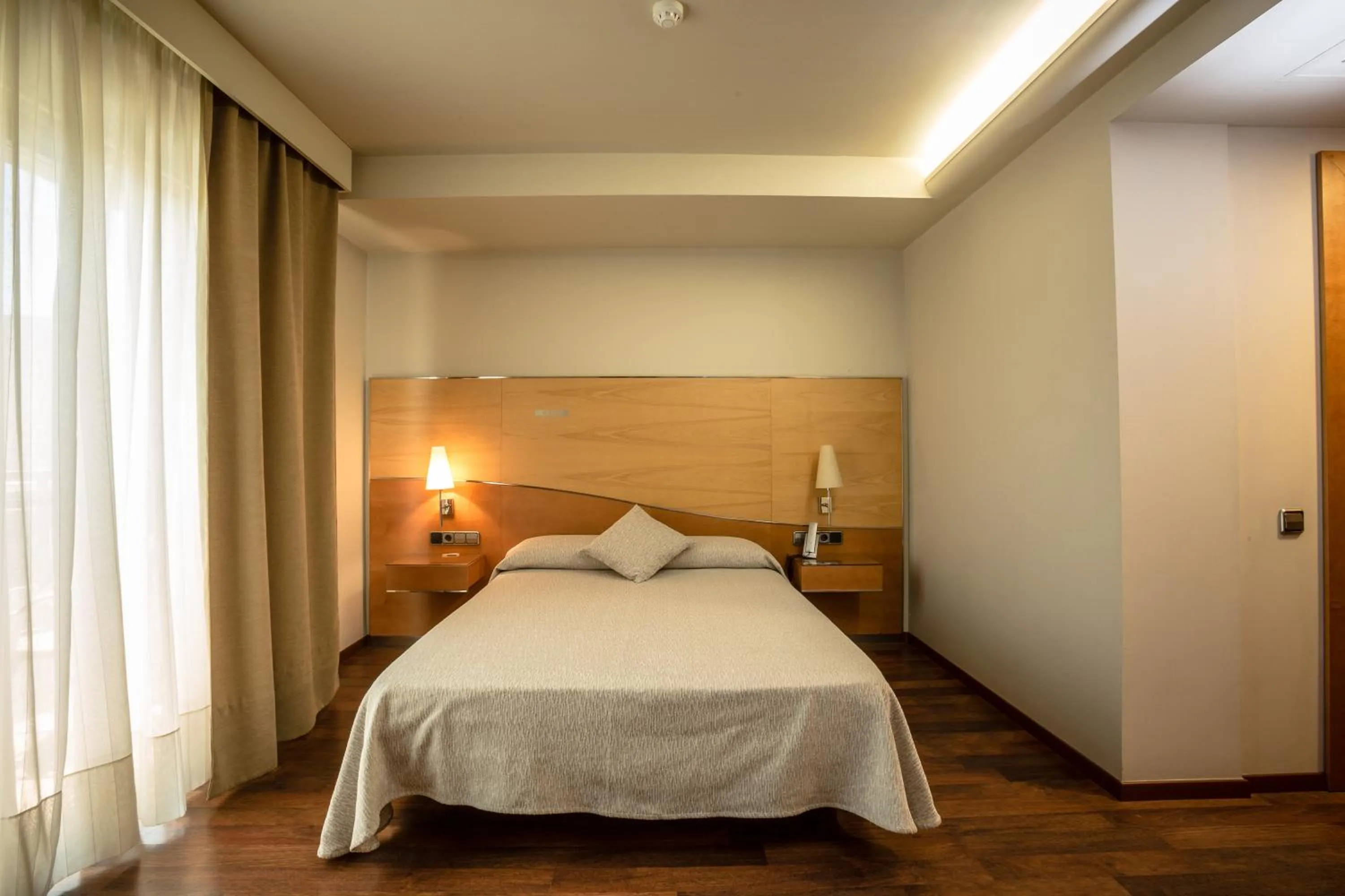 Photo of the whole room, Bed in Hotel Rull