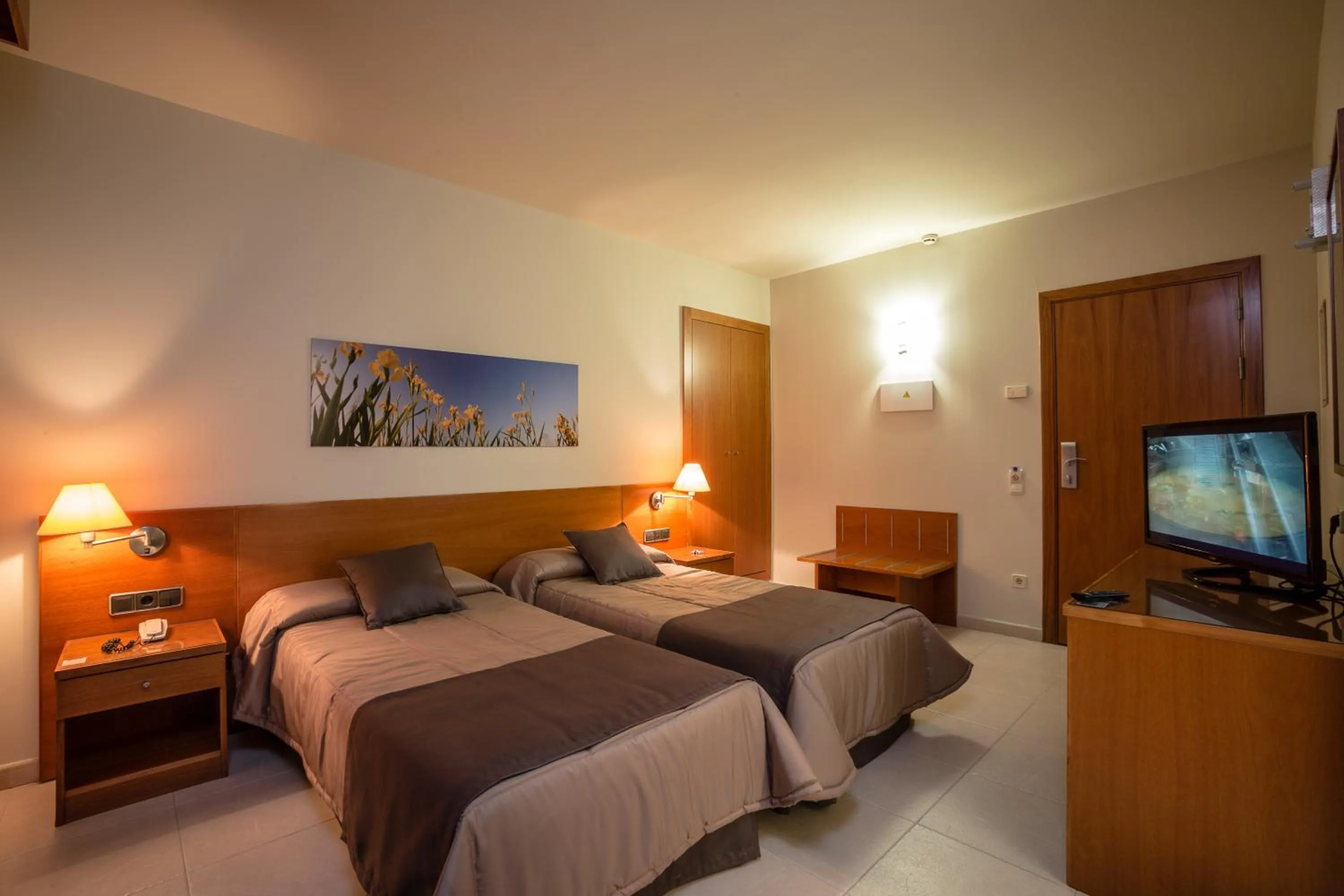 Photo of the whole room, Bed in Hotel Rull
