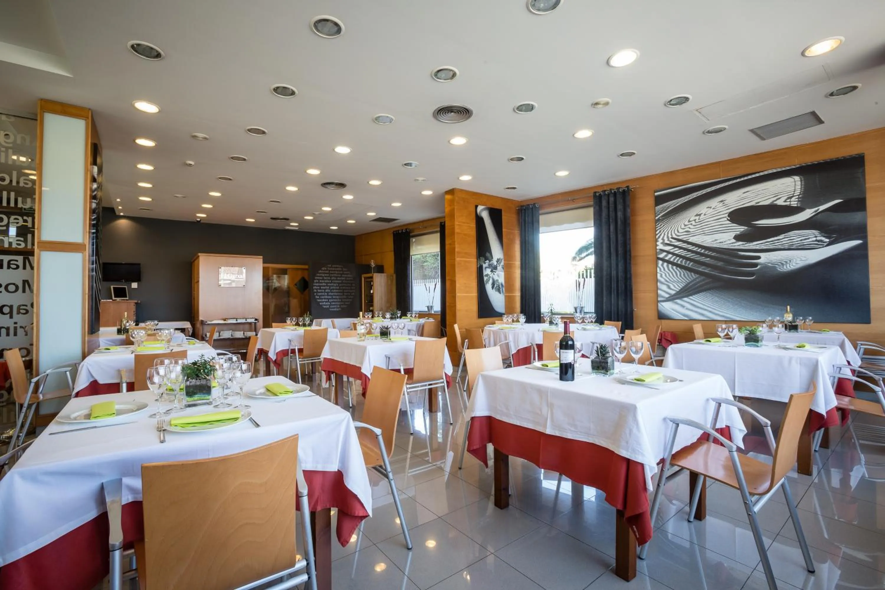 Restaurant/places to eat in Hotel Rull