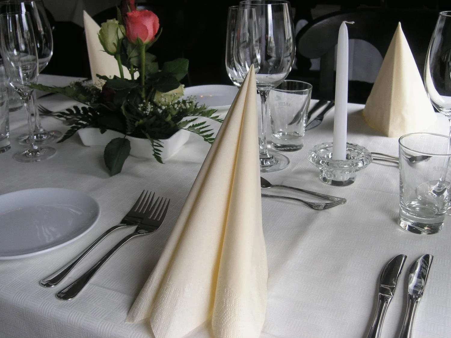 Restaurant/places to eat in Welcome Inn Hotel Lyngskroa