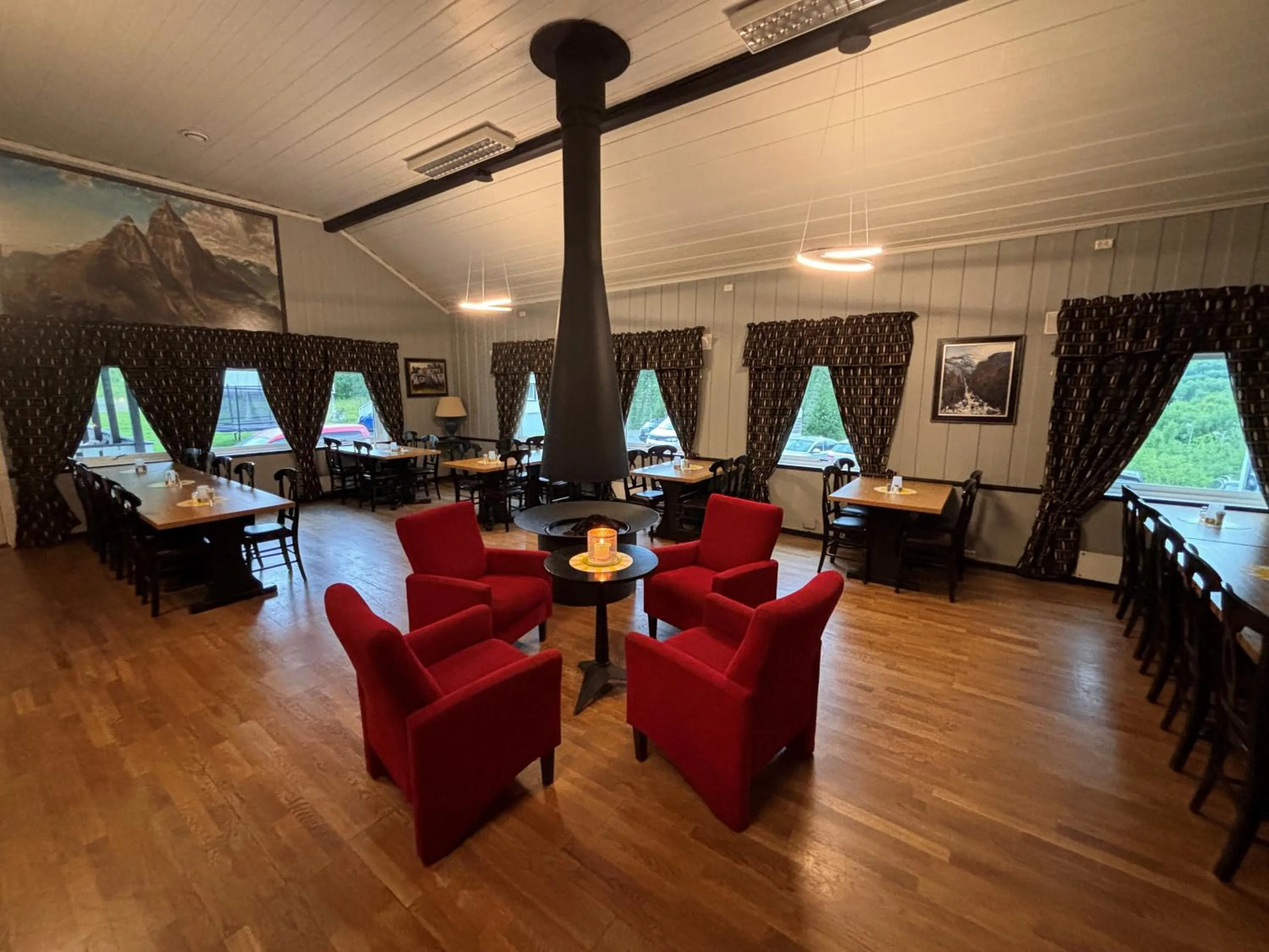 Restaurant/places to eat in Welcome Inn Hotel Lyngskroa