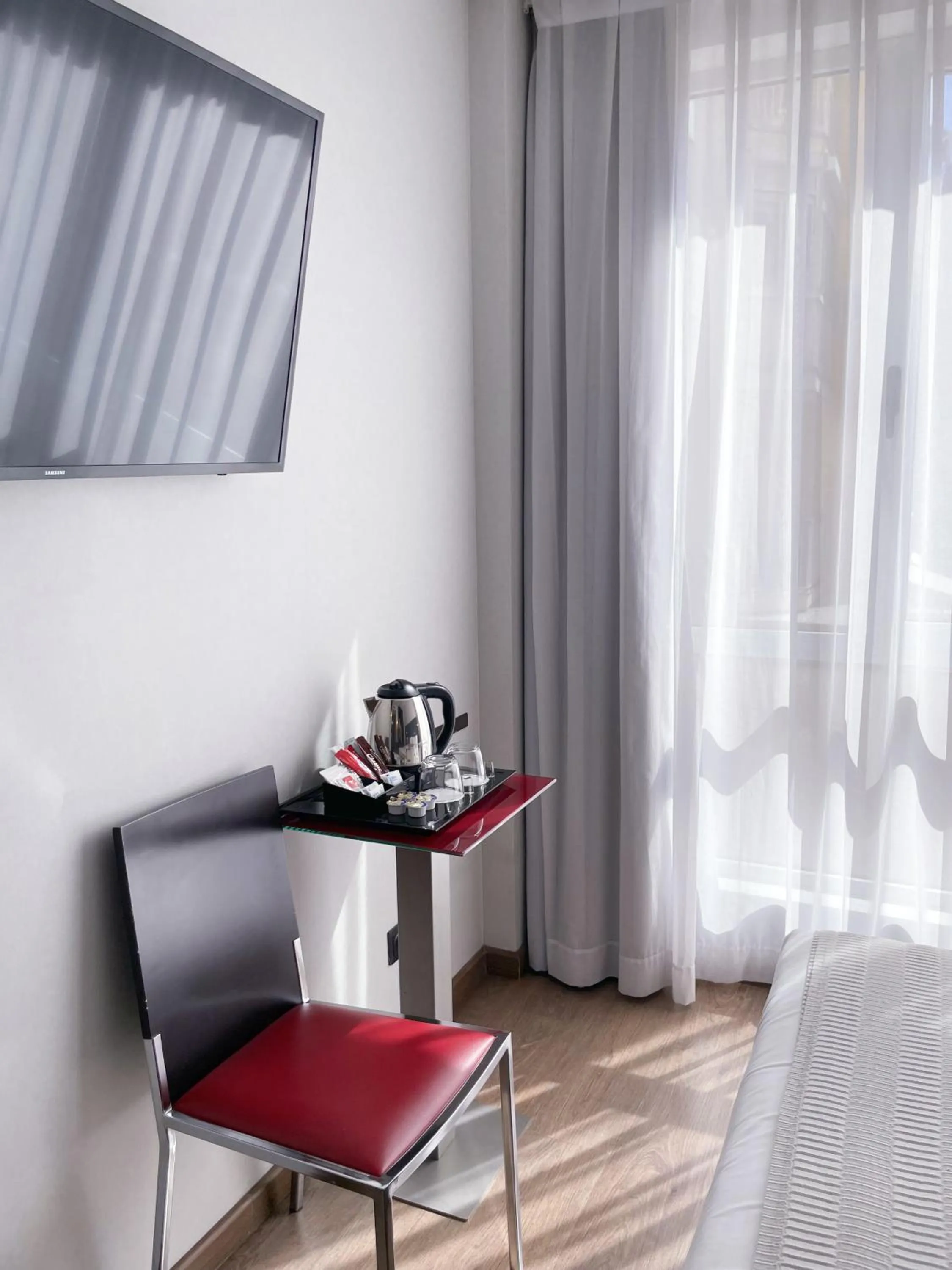 TV and multimedia, Bed in SM Hotel Sant Antoni