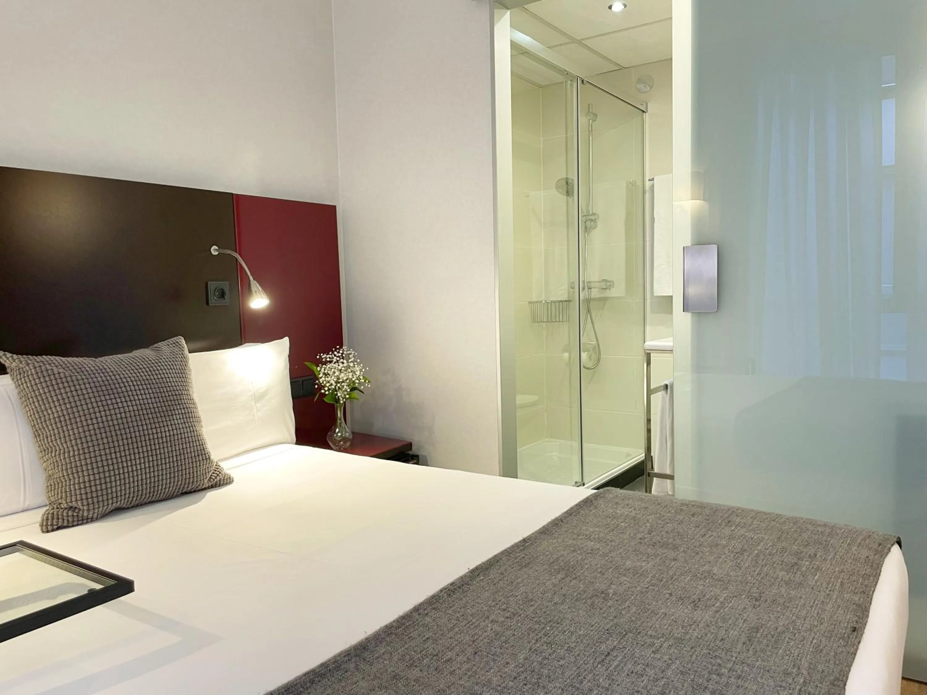 Photo of the whole room, Bed in SM Hotel Sant Antoni