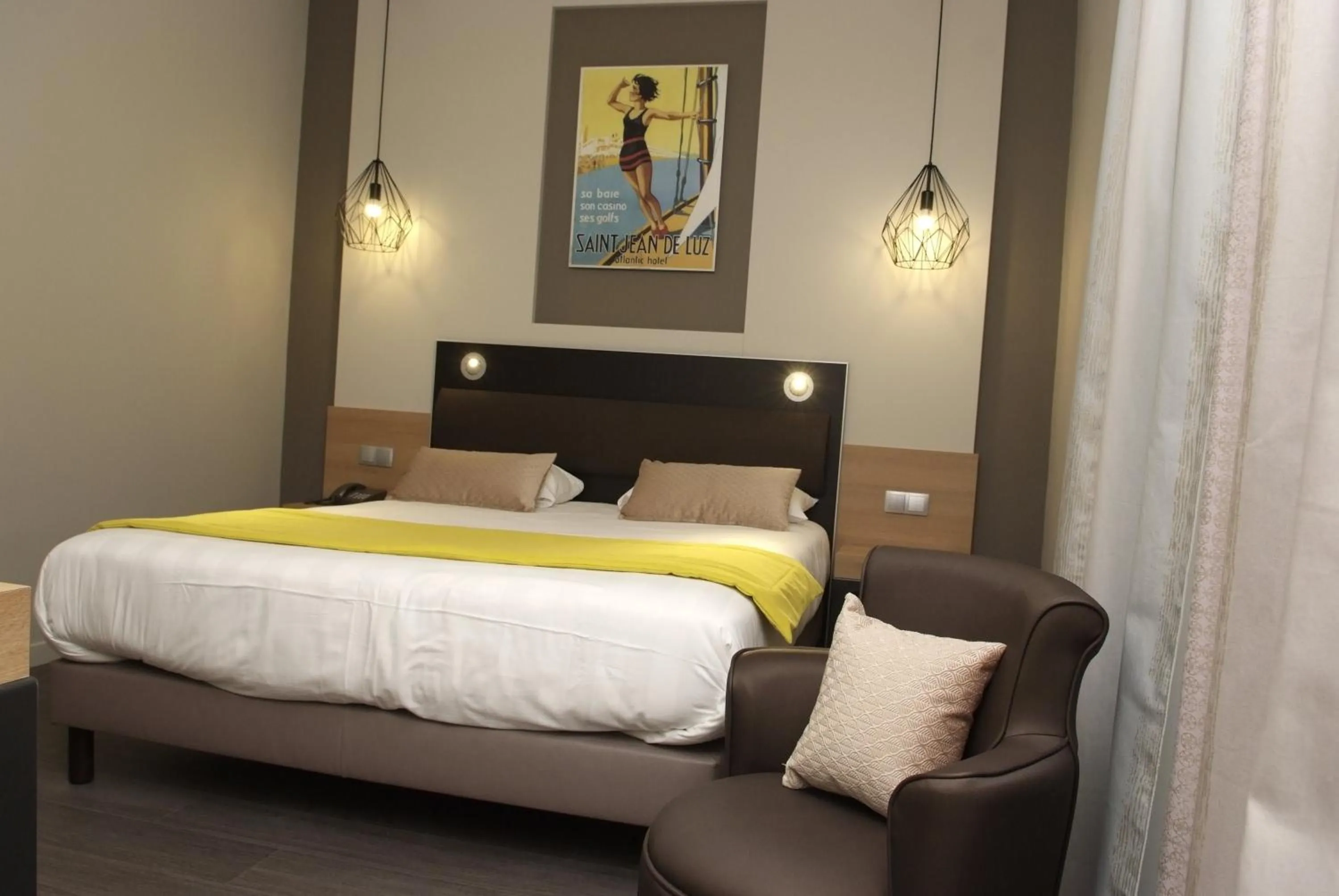 Photo of the whole room, Bed in Logis Grand Hôtel Des Bains