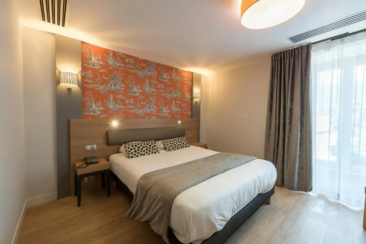 Day, Bed in Logis Grand Hôtel Des Bains Day, Bed in Logis Grand Hôtel Des Bains