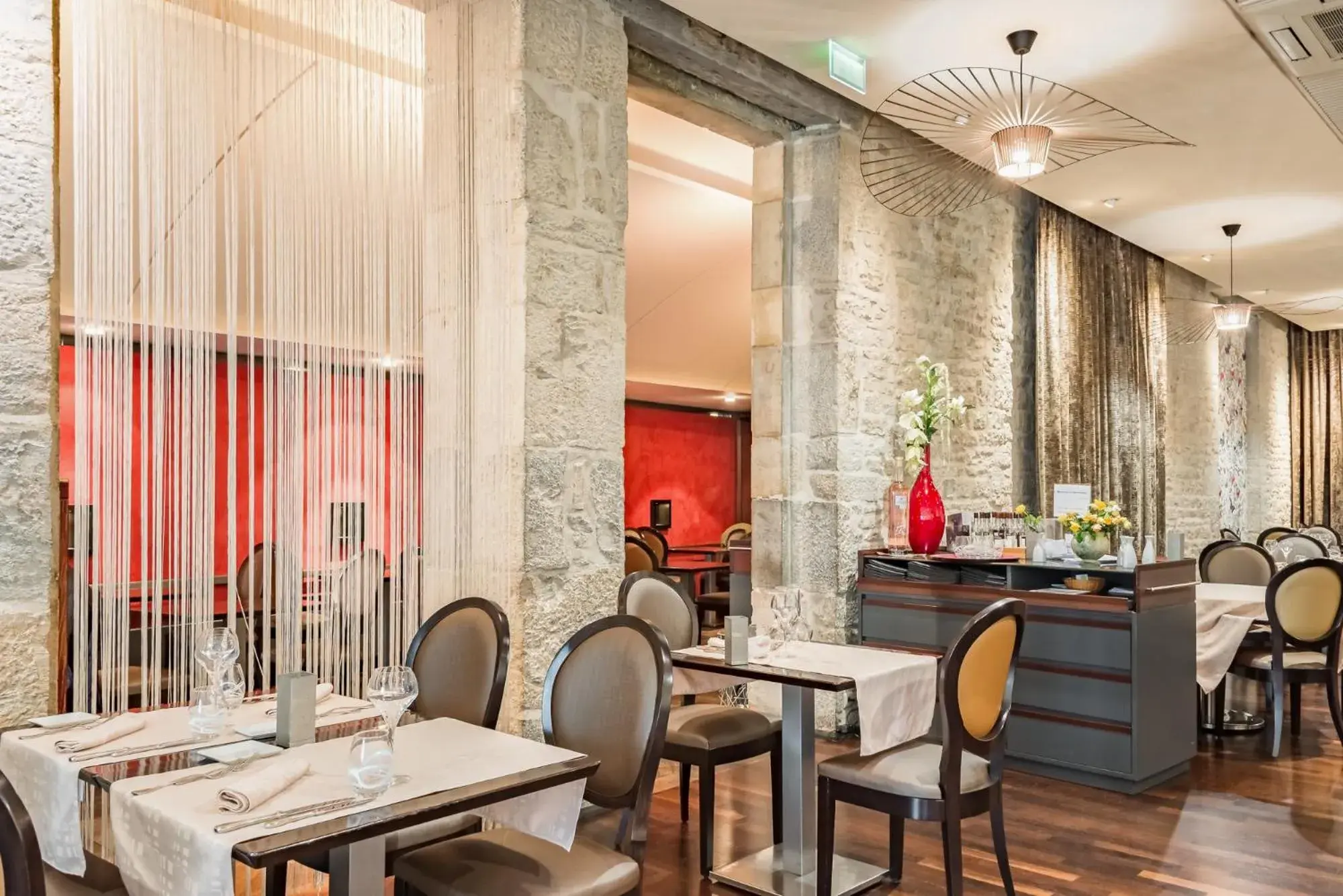 Restaurant/places to eat in Logis Grand Hôtel Des Bains Restaurant/places to eat in Logis Grand Hôtel Des Bains