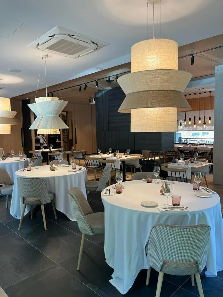 Restaurant/places to eat in Hotel Restaurant Pessets & SPA