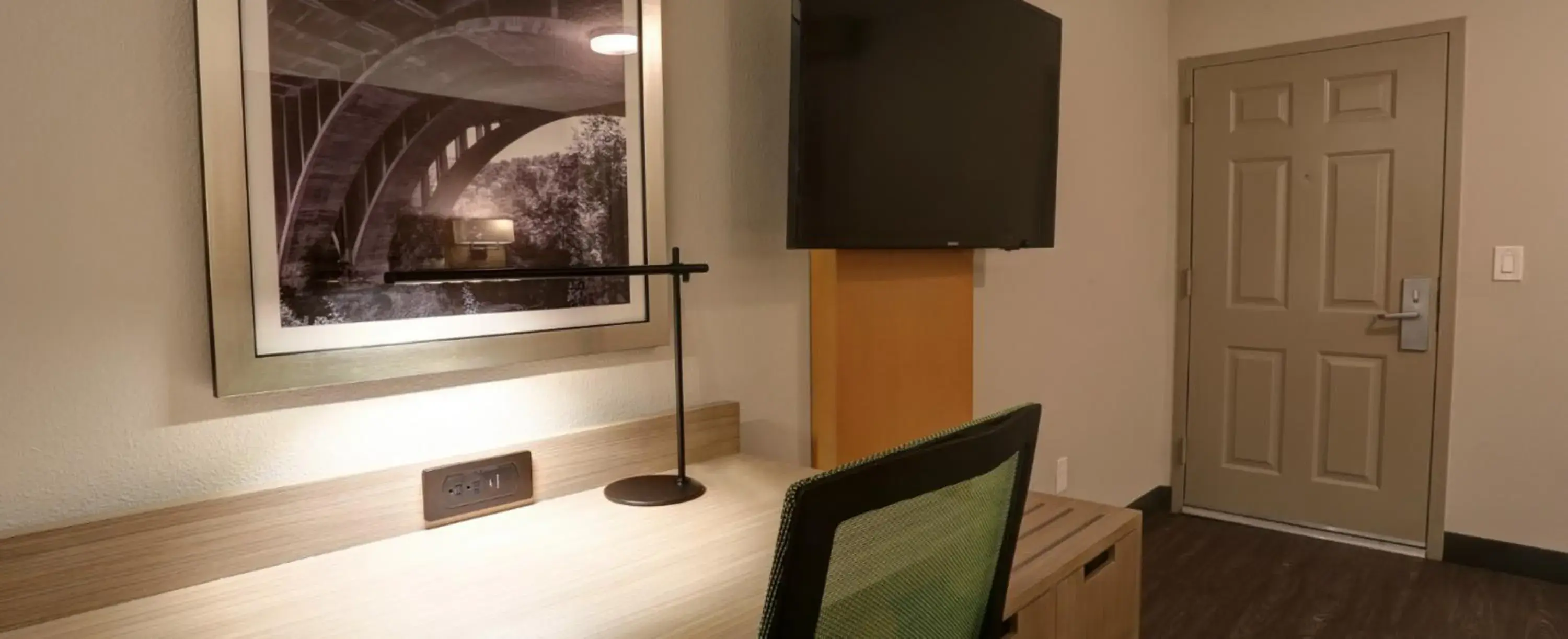 TV and multimedia in GreenTree Pasadena TV and multimedia in GreenTree Pasadena