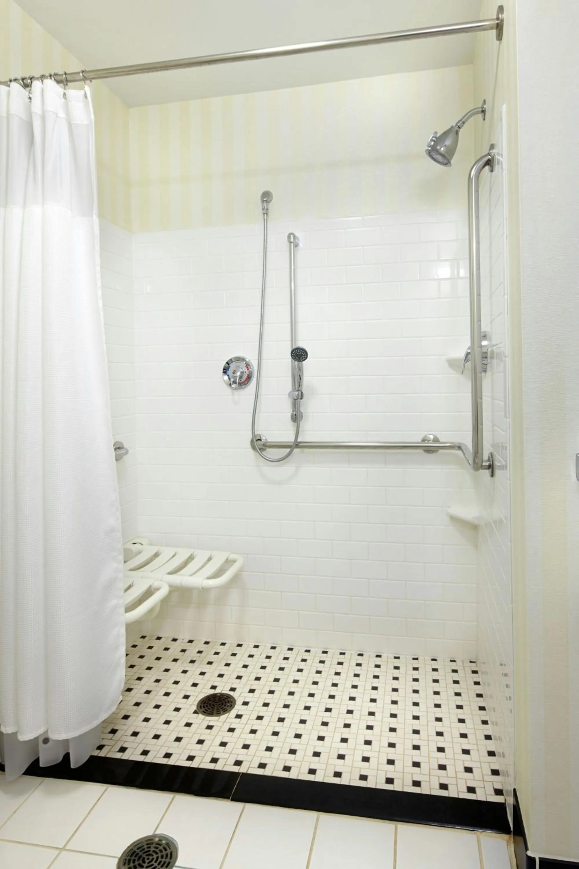 Bathroom in Fairfield Inn & Suites Pittsburgh Neville Island