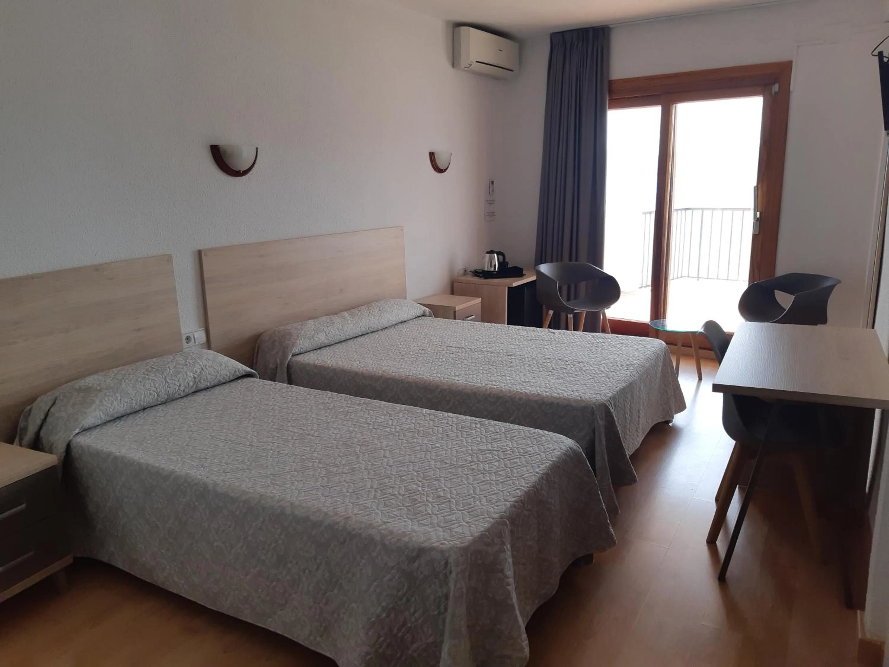 Photo of the whole room, Bed in Hotel Condestable