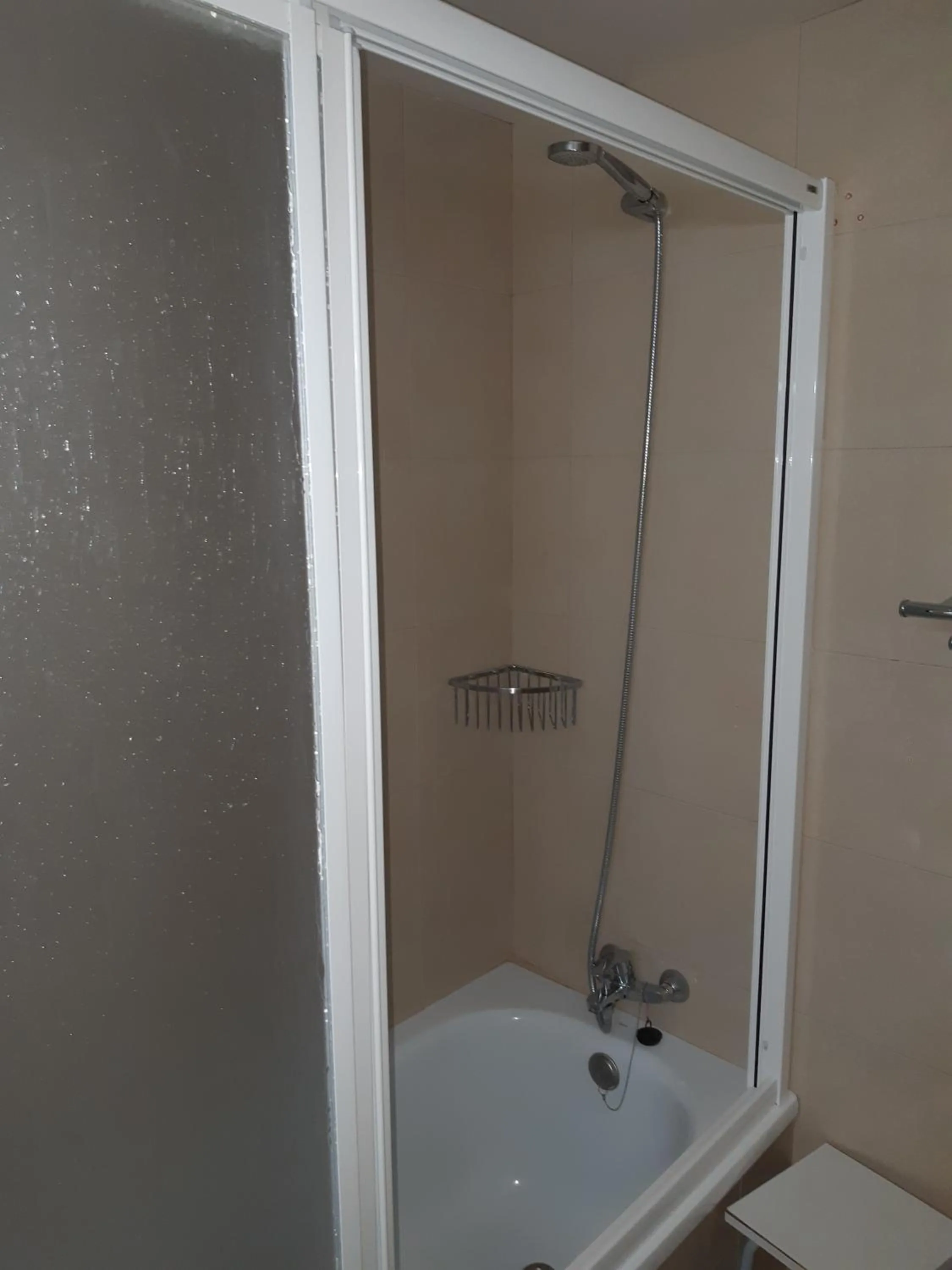 Bath in Hotel Condestable