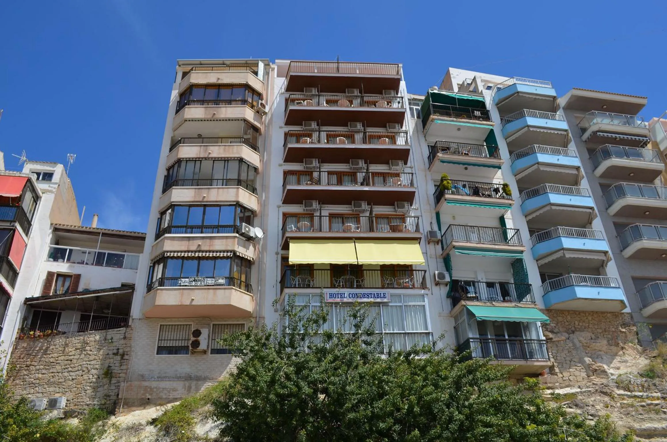 Facade/entrance in Hotel Condestable