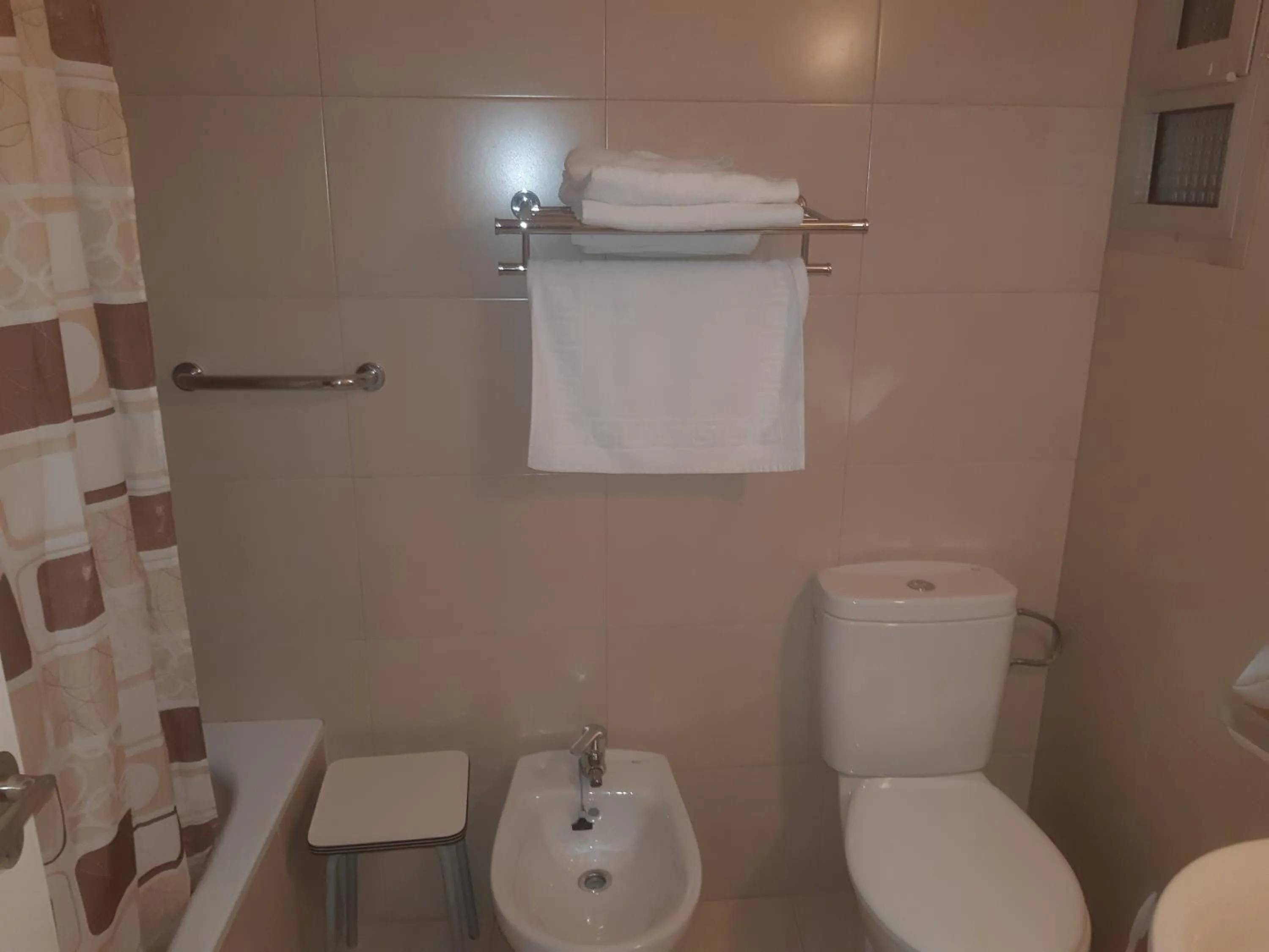 Bath in Hotel Condestable