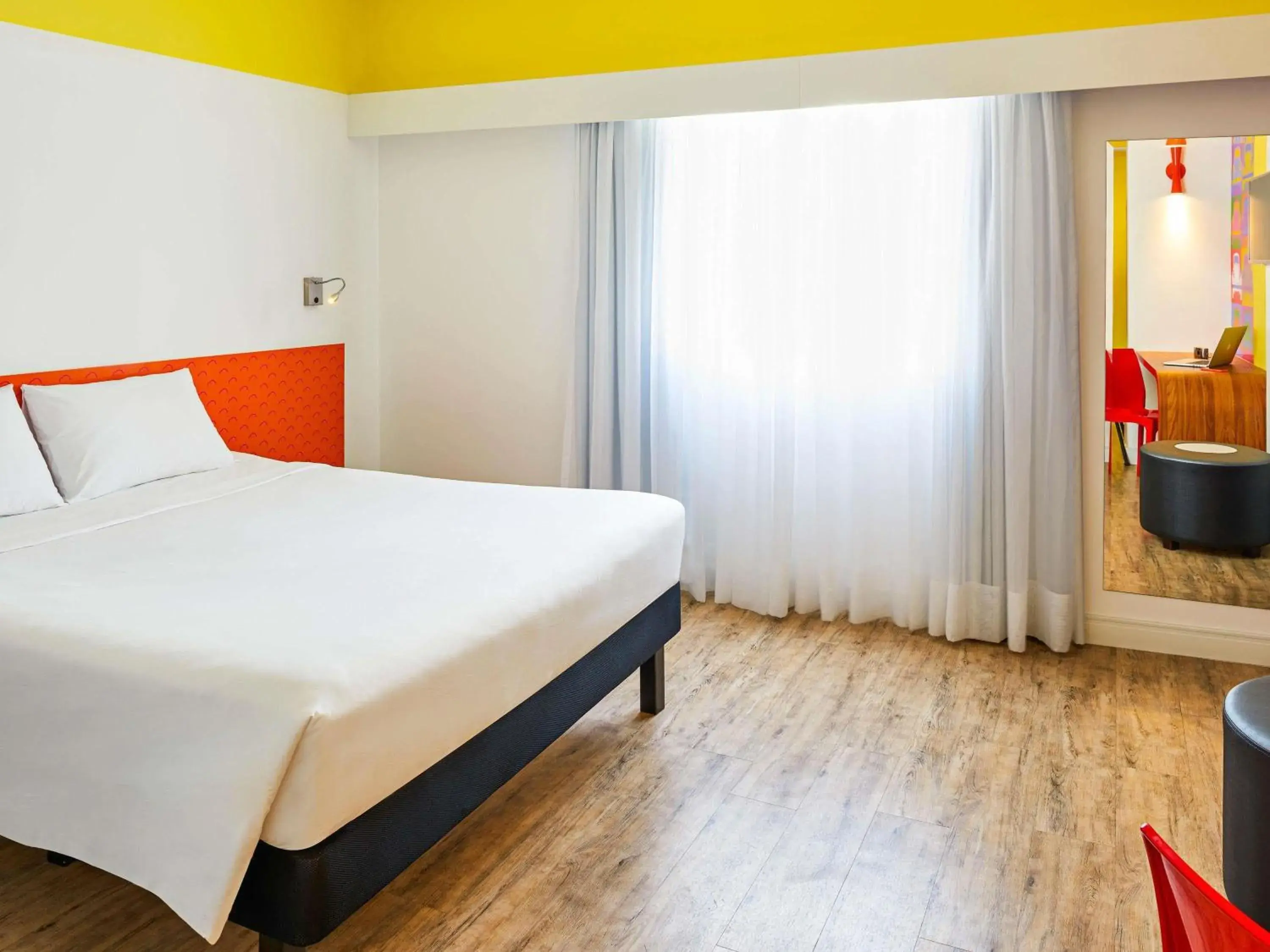 Bedroom, Bed in Ibis Styles Balneário Camboriú - 1 Quadra do Mar Bedroom, Bed in Ibis Styles Balneário Camboriú - 1 Quadra do Mar