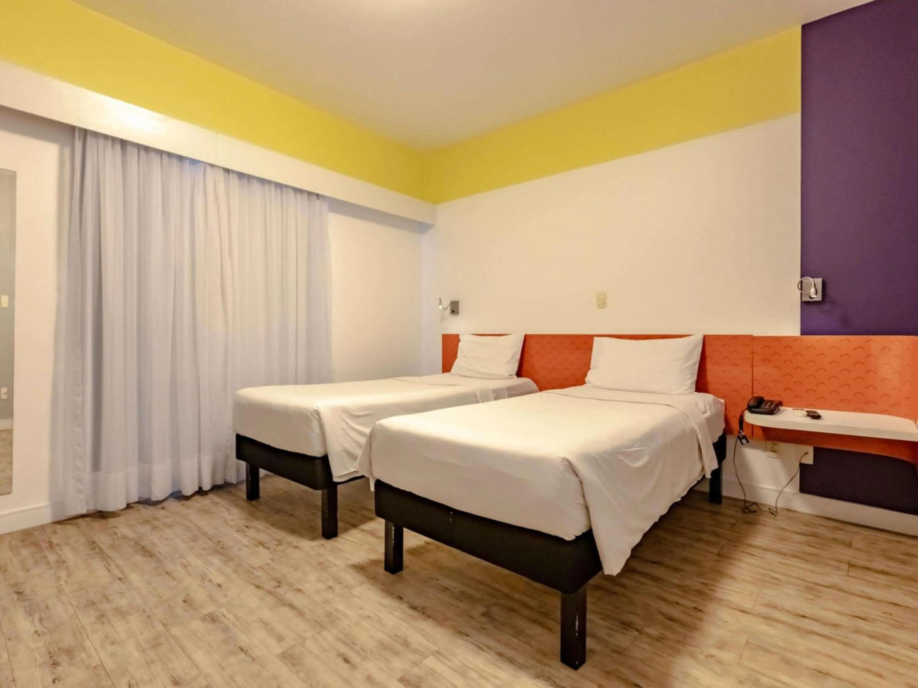 Bedroom, Bed in Ibis Styles Balneário Camboriú - 1 Quadra do Mar