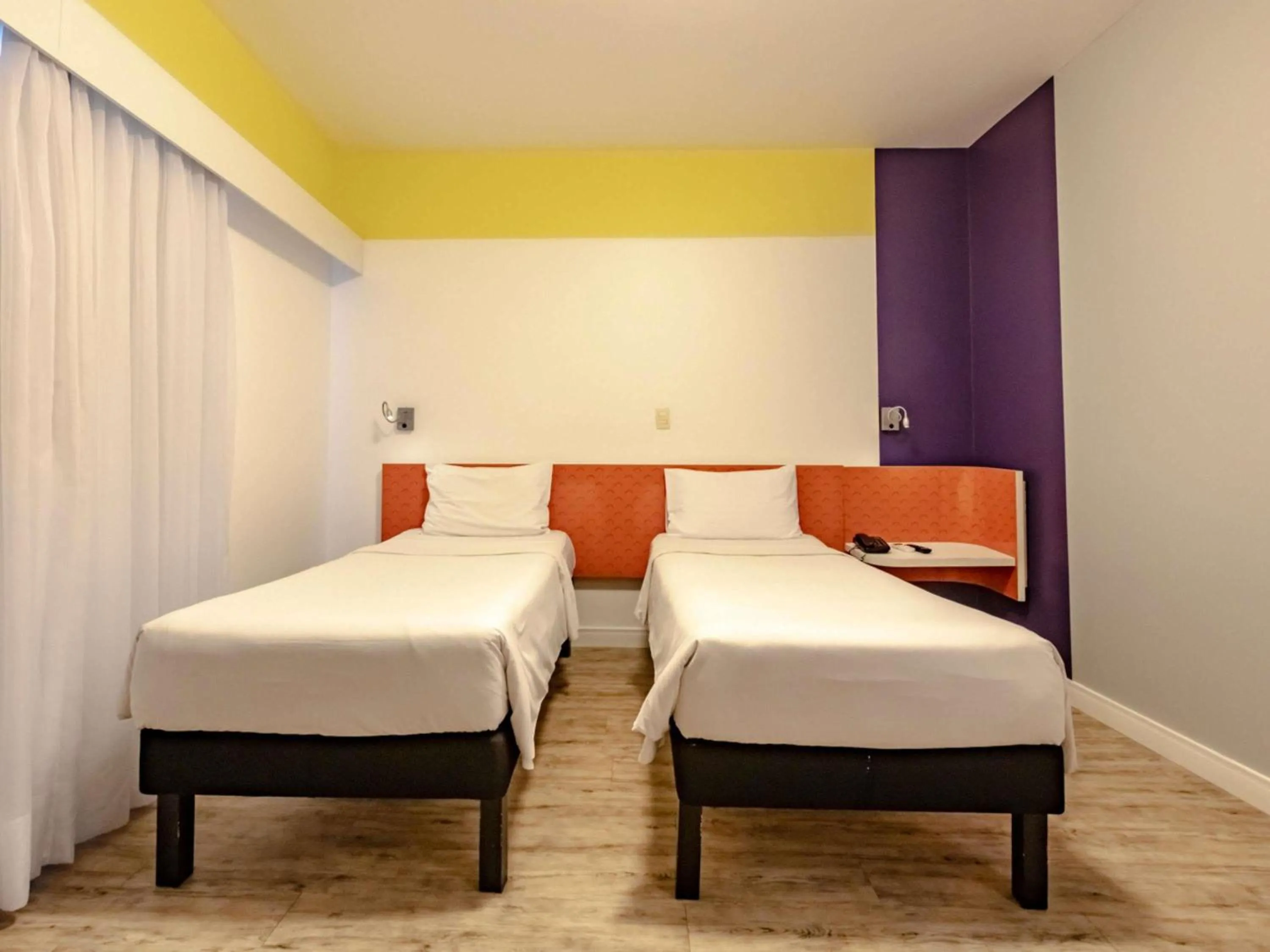 Bedroom, Bed in Ibis Styles Balneário Camboriú - 1 Quadra do Mar