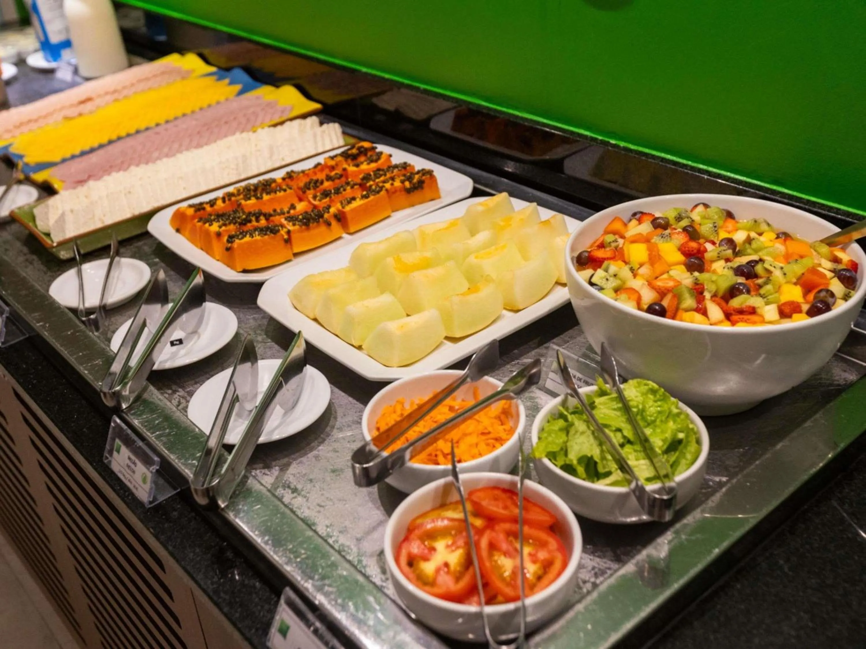 Breakfast in Ibis Styles Balneário Camboriú - 1 Quadra do Mar