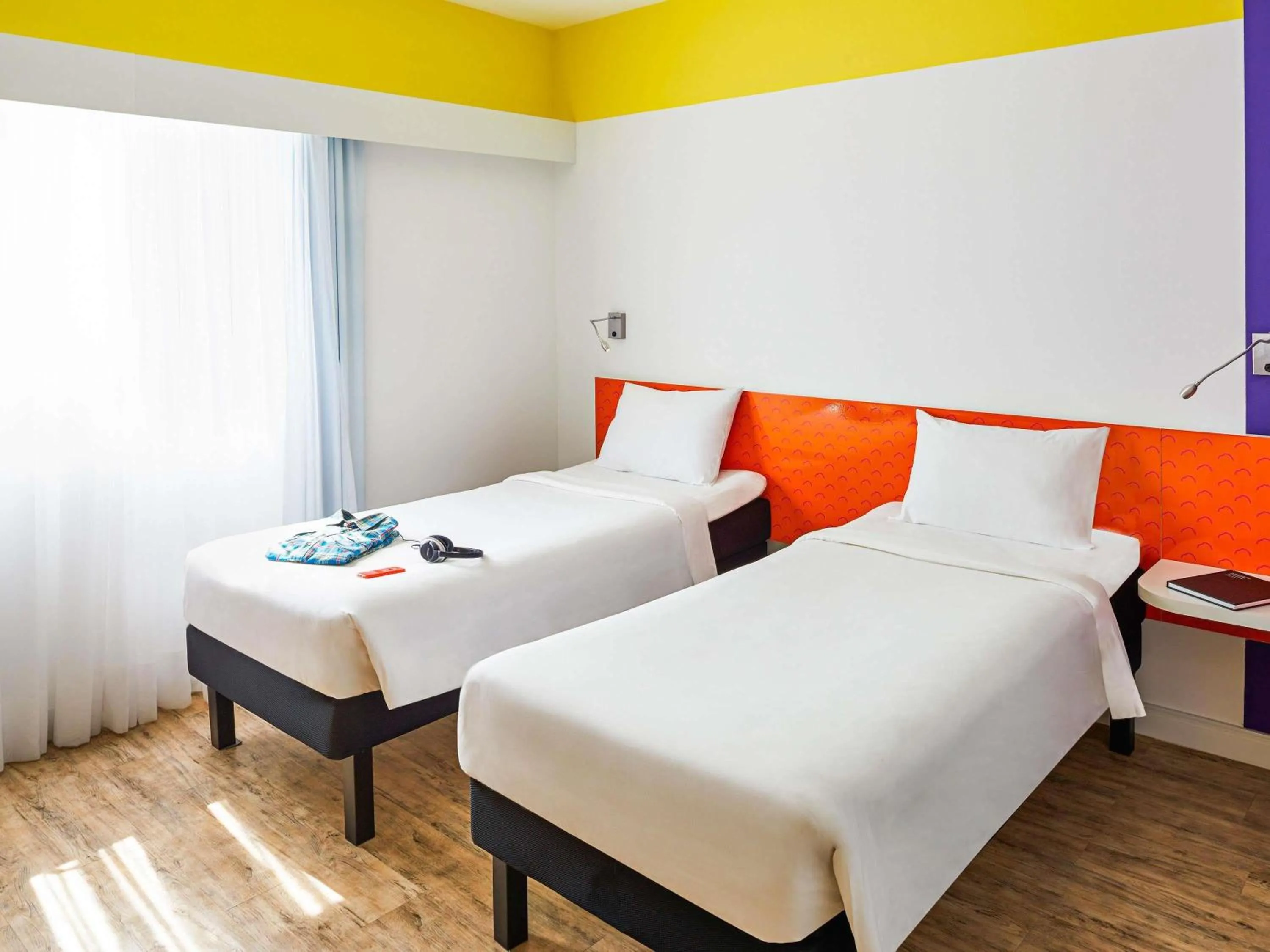 Bedroom, Bed in Ibis Styles Balneário Camboriú - 1 Quadra do Mar