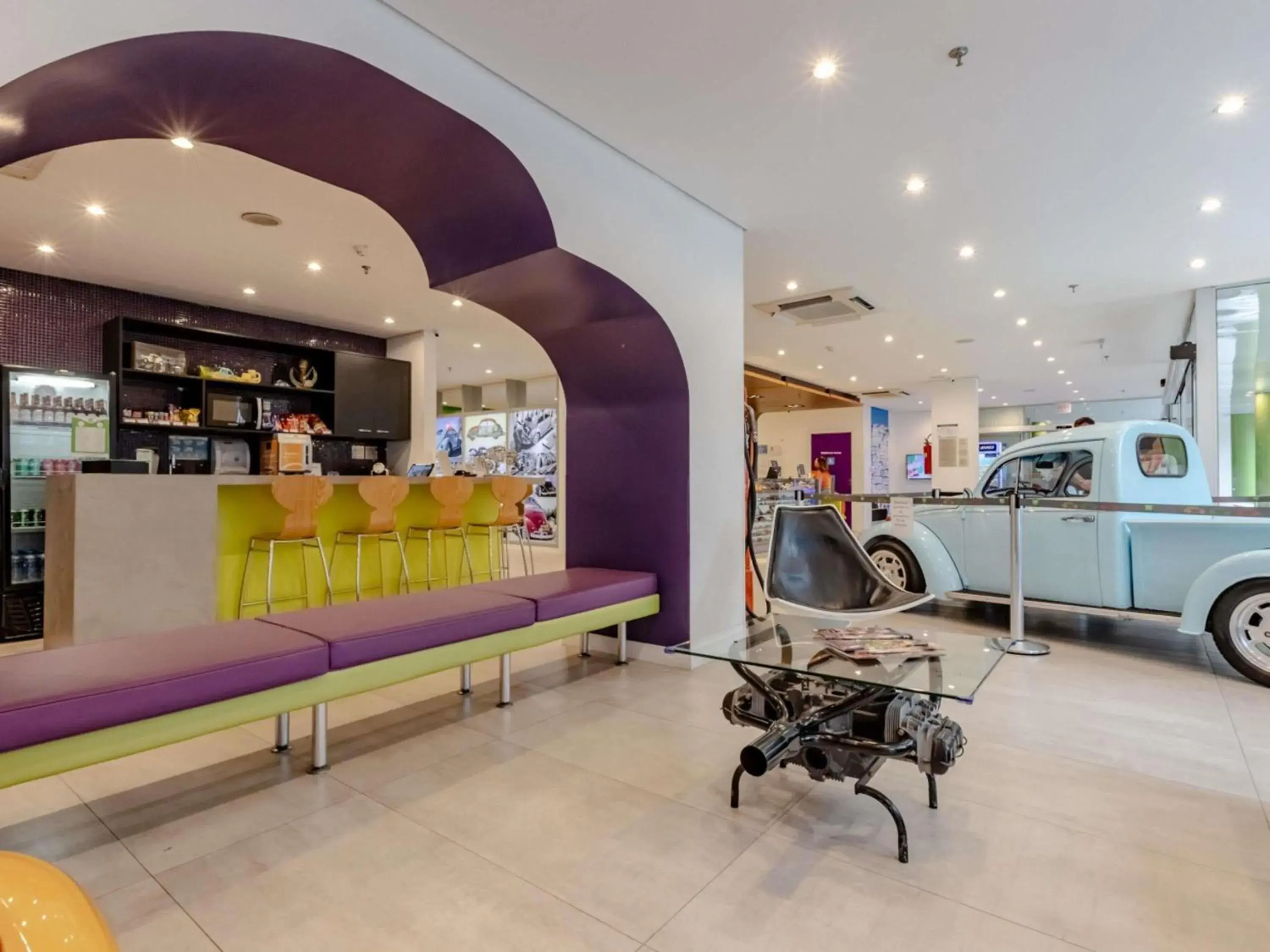 Lounge or bar in Ibis Styles Balneário Camboriú - 1 Quadra do Mar Lounge or bar in Ibis Styles Balneário Camboriú - 1 Quadra do Mar