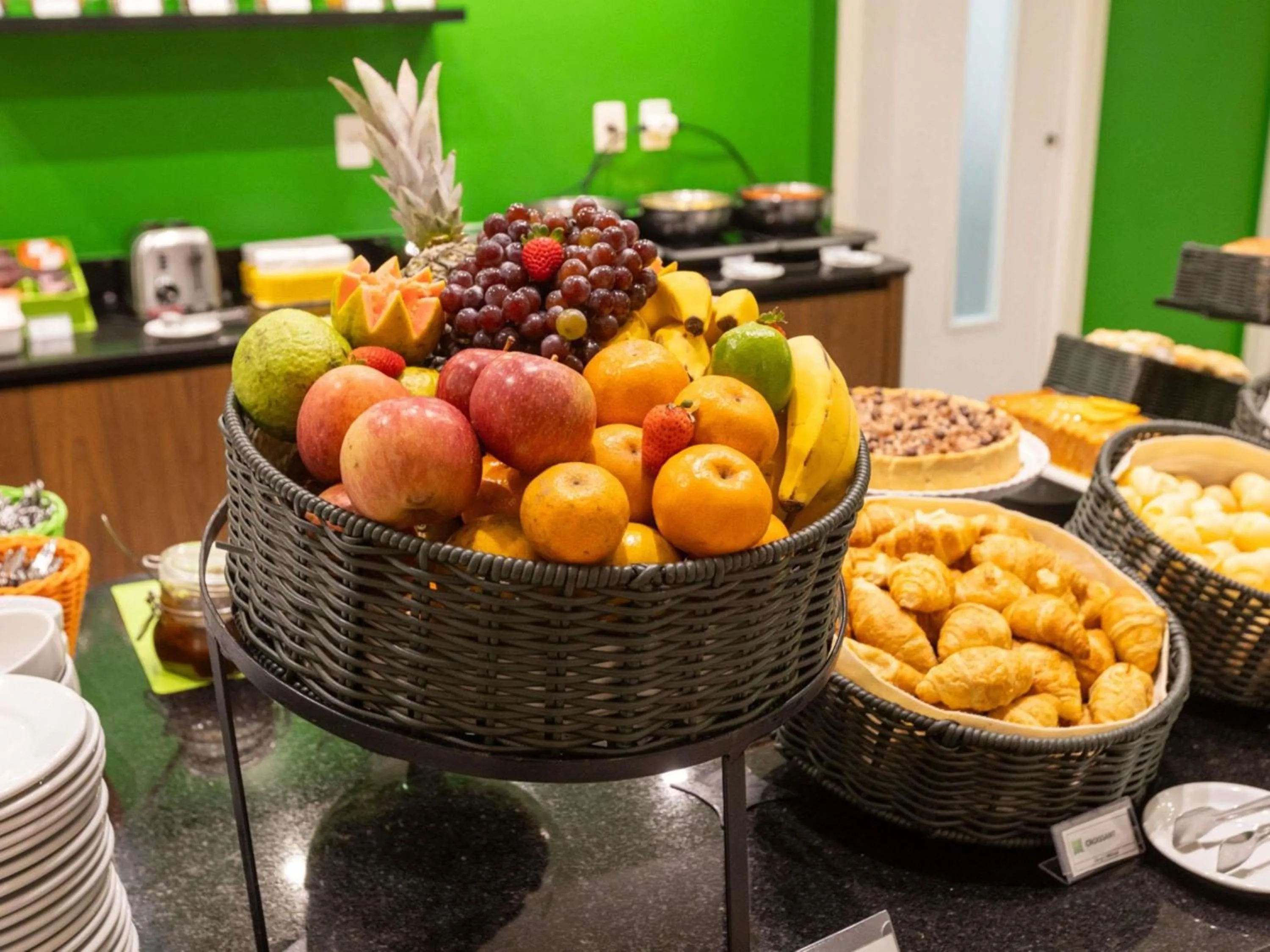 Breakfast in Ibis Styles Balneário Camboriú - 1 Quadra do Mar