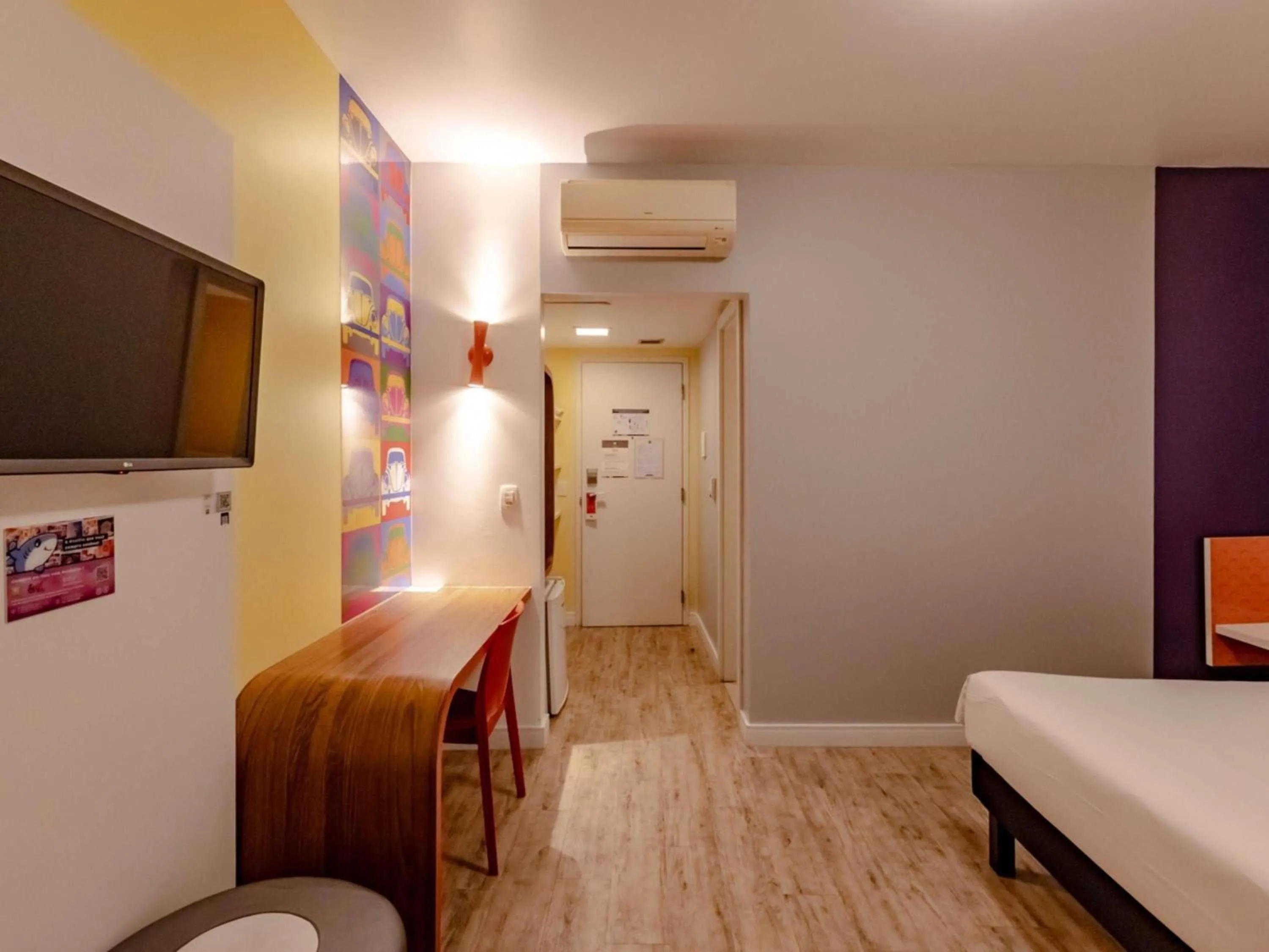 Bedroom, Bed in Ibis Styles Balneário Camboriú - 1 Quadra do Mar