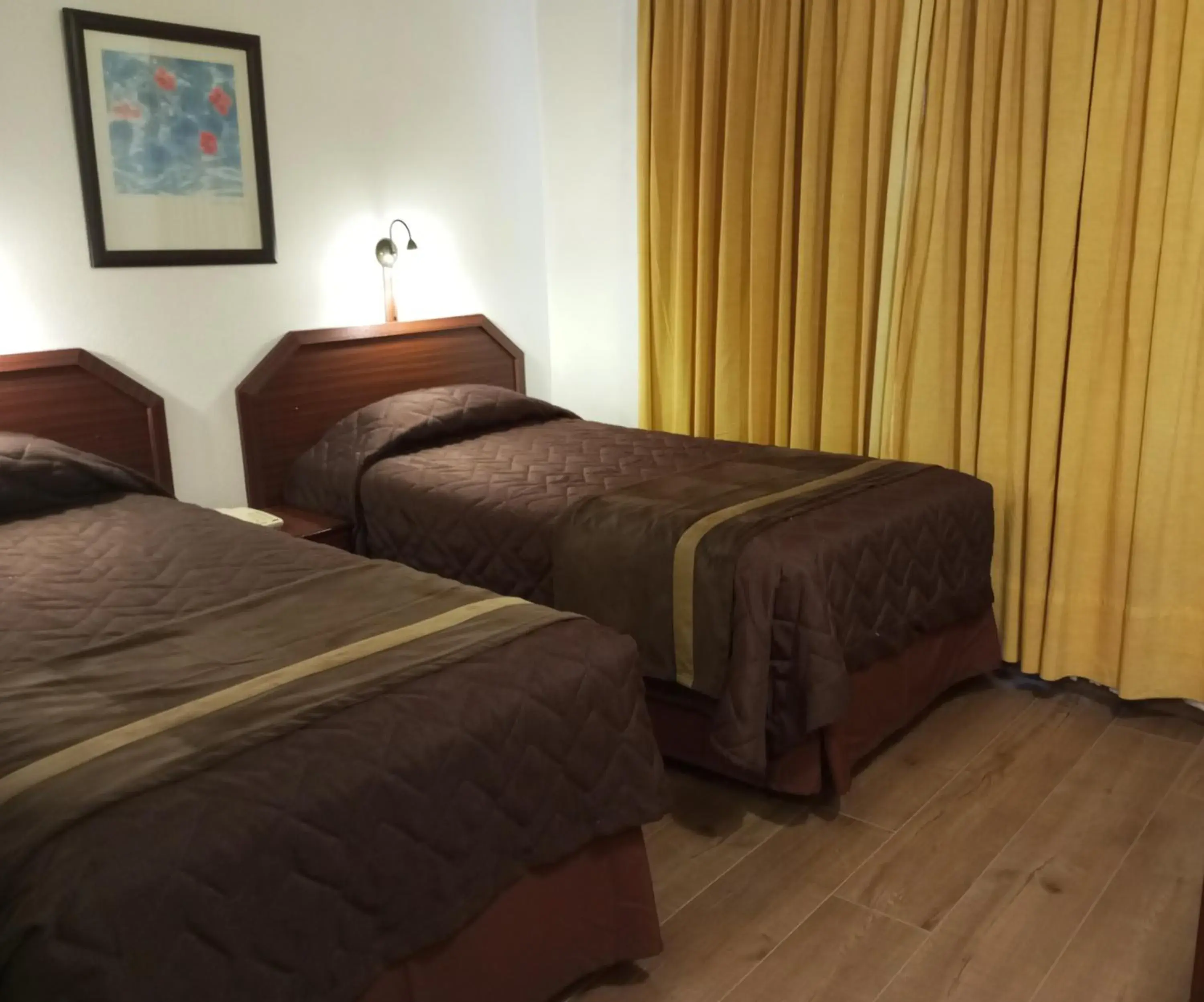 Twin Room in Hotel Alcala del Rio Twin Room in Hotel Alcala del Rio