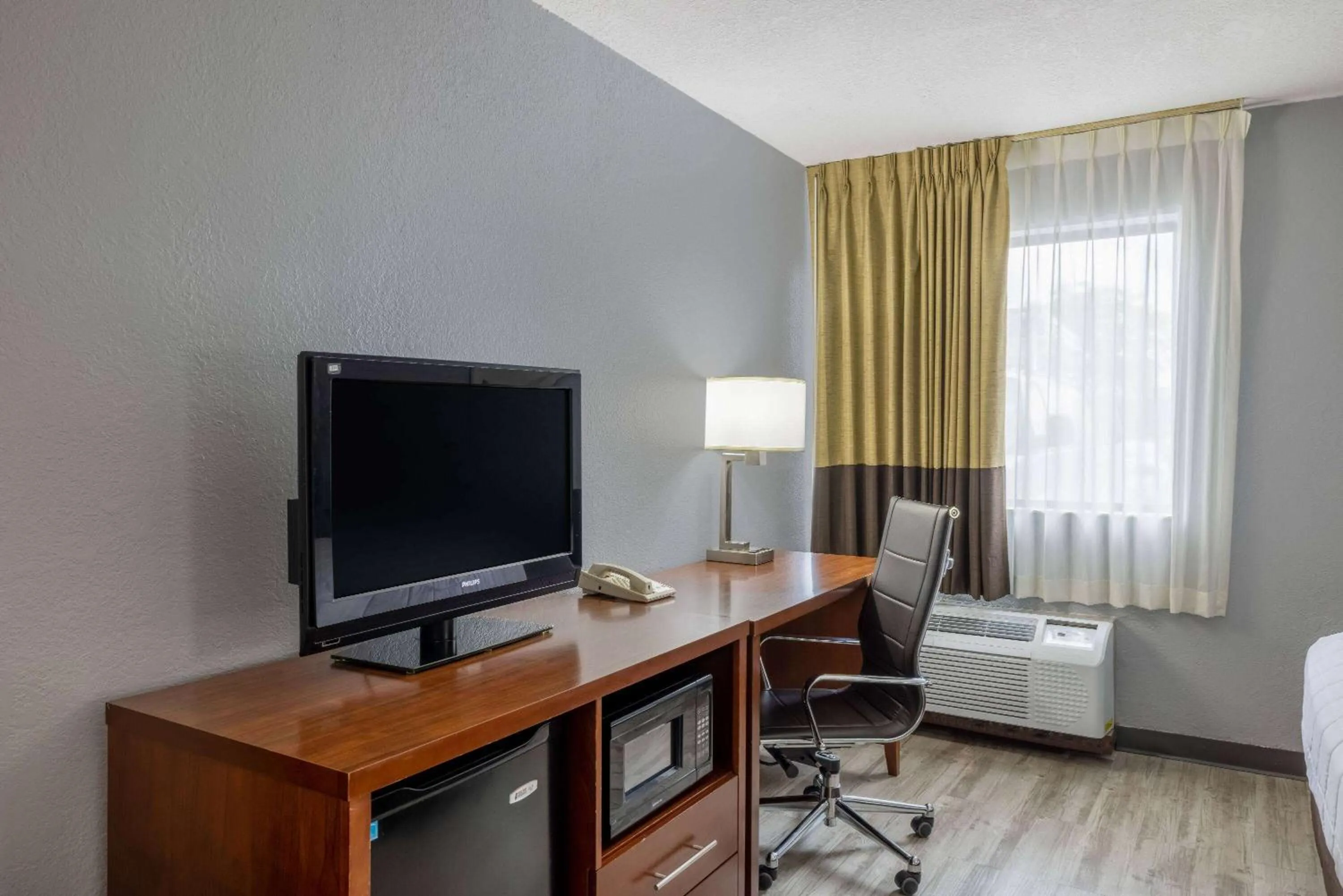 Photo of the whole room in Travelodge by Wyndham Brooklyn Center