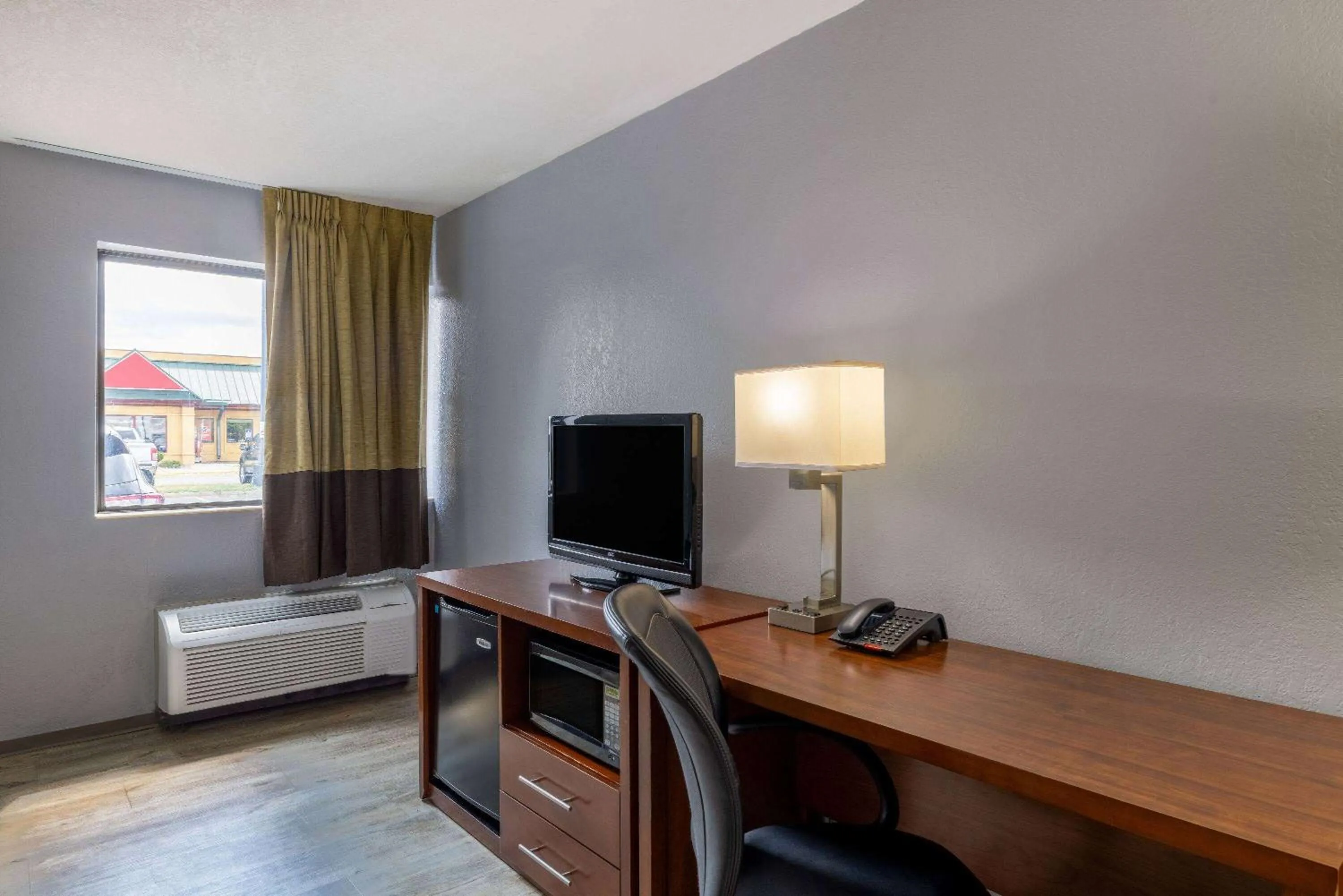 Photo of the whole room in Travelodge by Wyndham Brooklyn Center