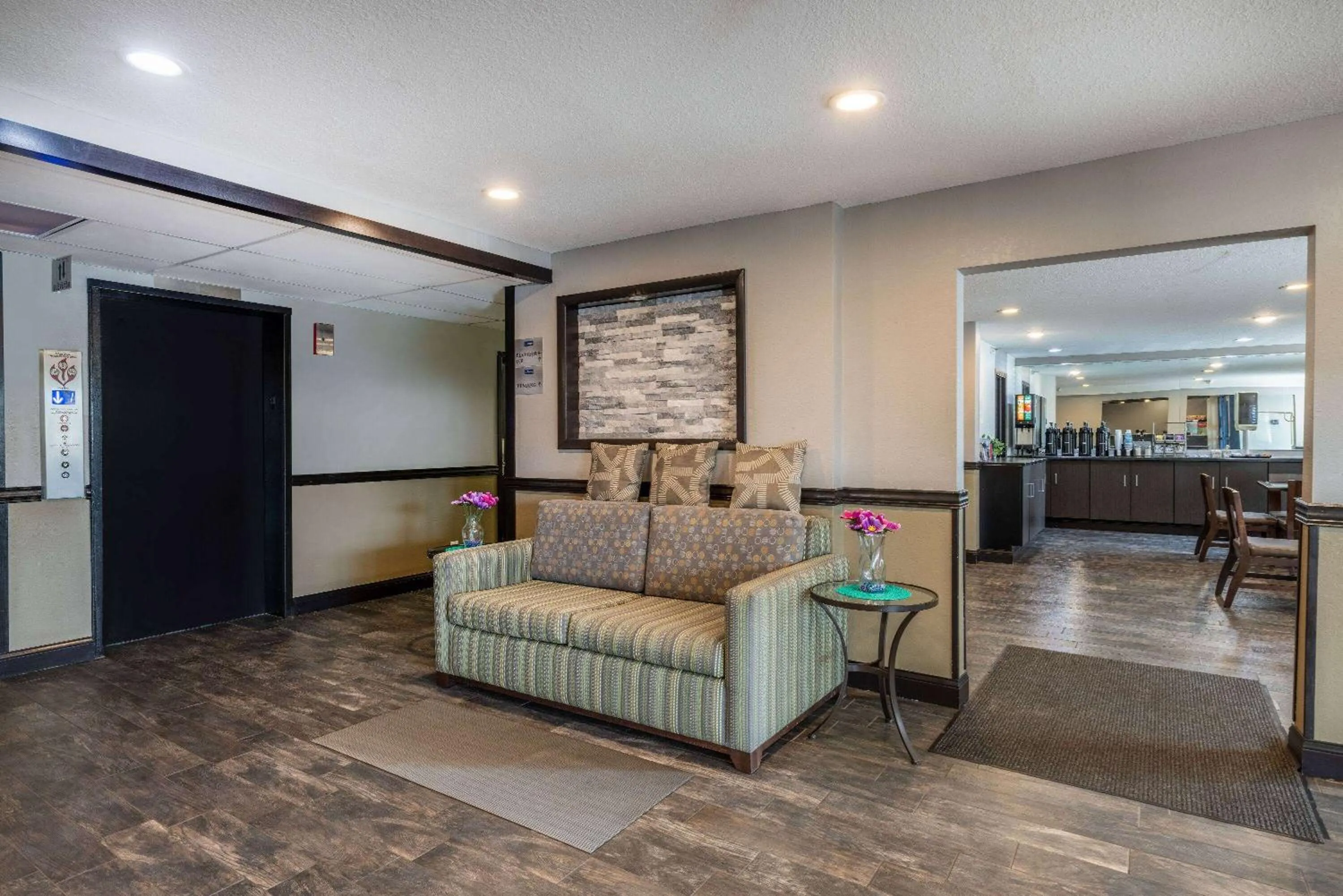 Lobby or reception in Travelodge by Wyndham Brooklyn Center