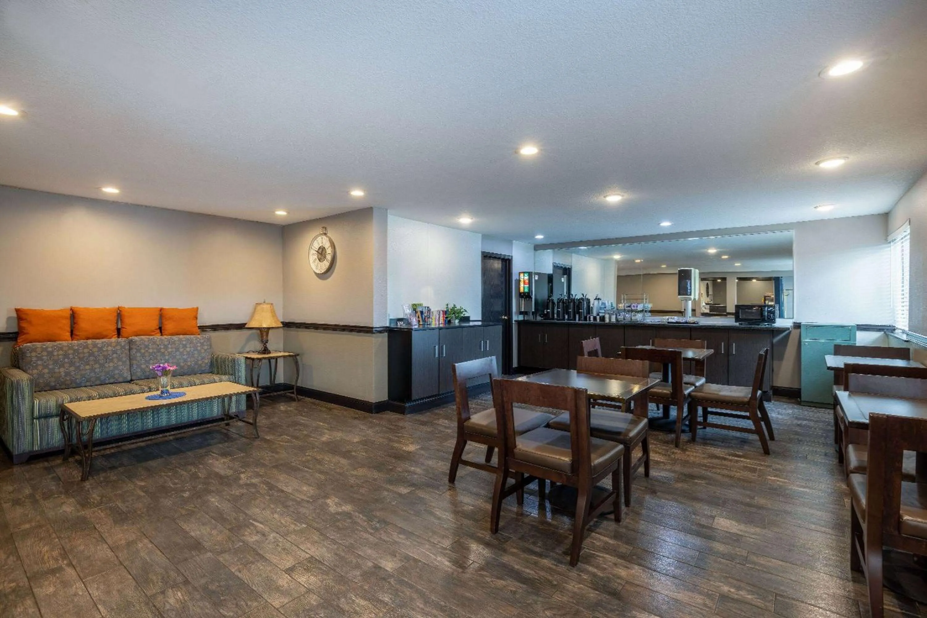 Breakfast in Travelodge by Wyndham Brooklyn Center