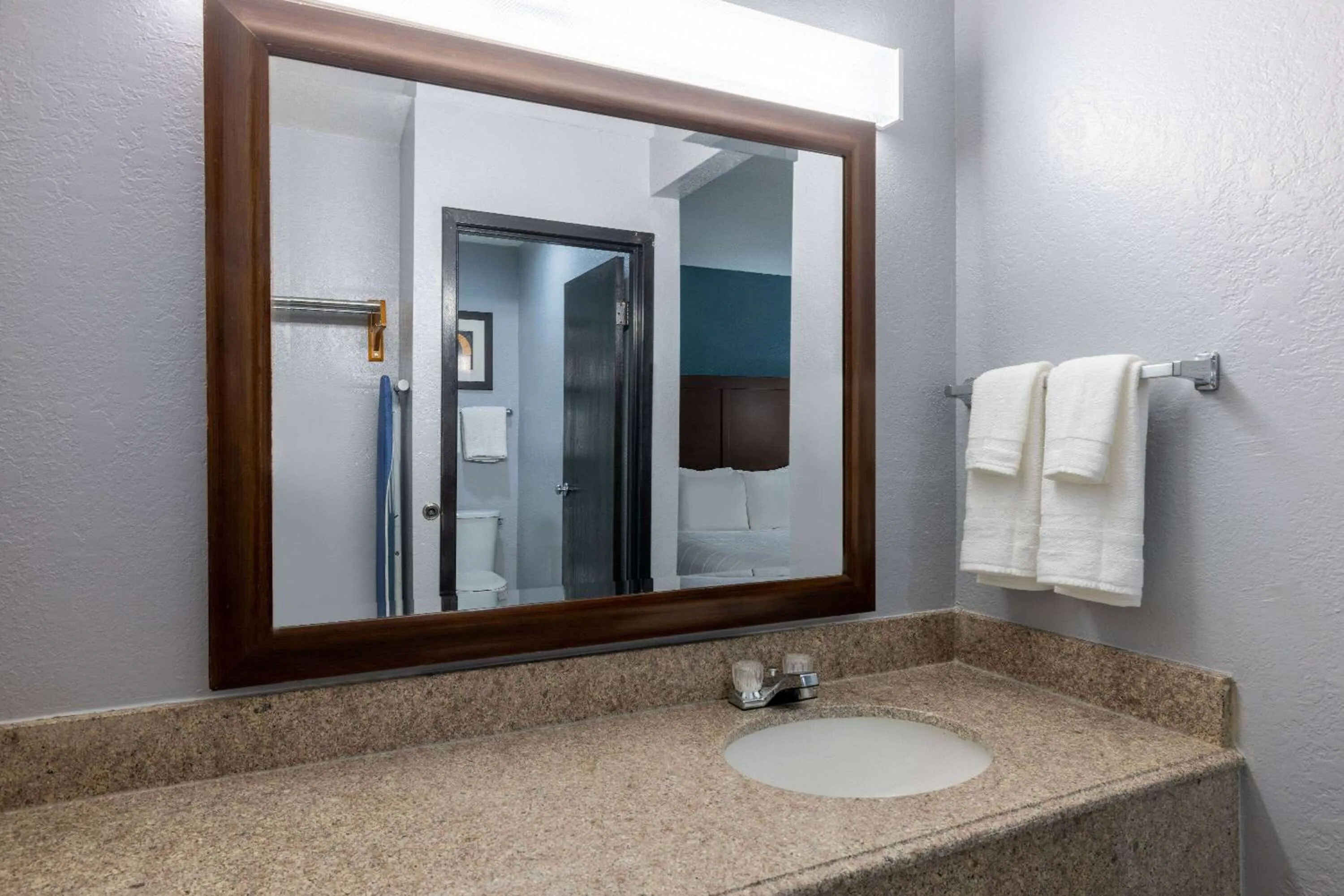 TV and multimedia in Travelodge by Wyndham Brooklyn Center