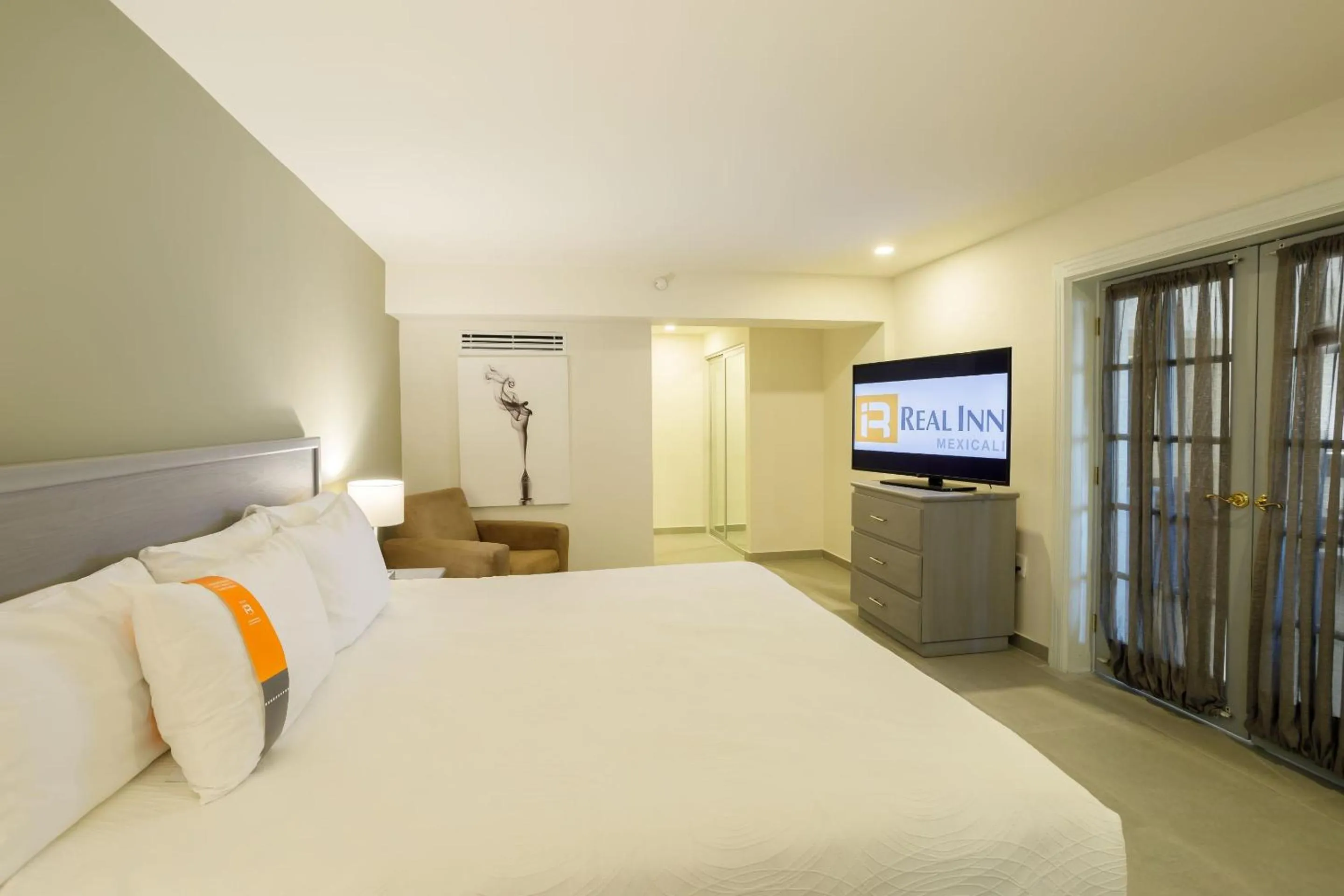 Photo of the whole room, Bed in Real Inn Mexicali