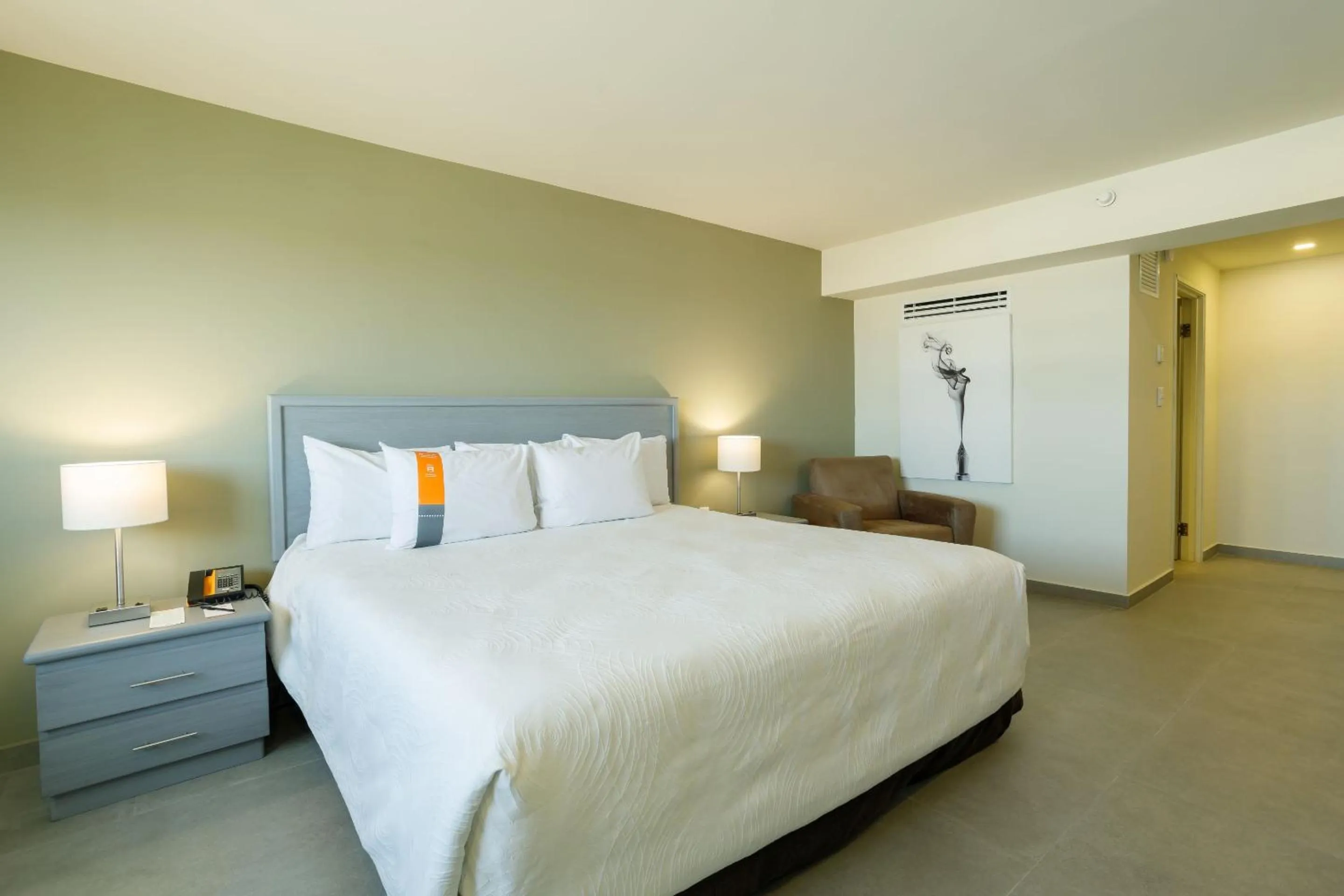 Photo of the whole room, Bed in Real Inn Mexicali