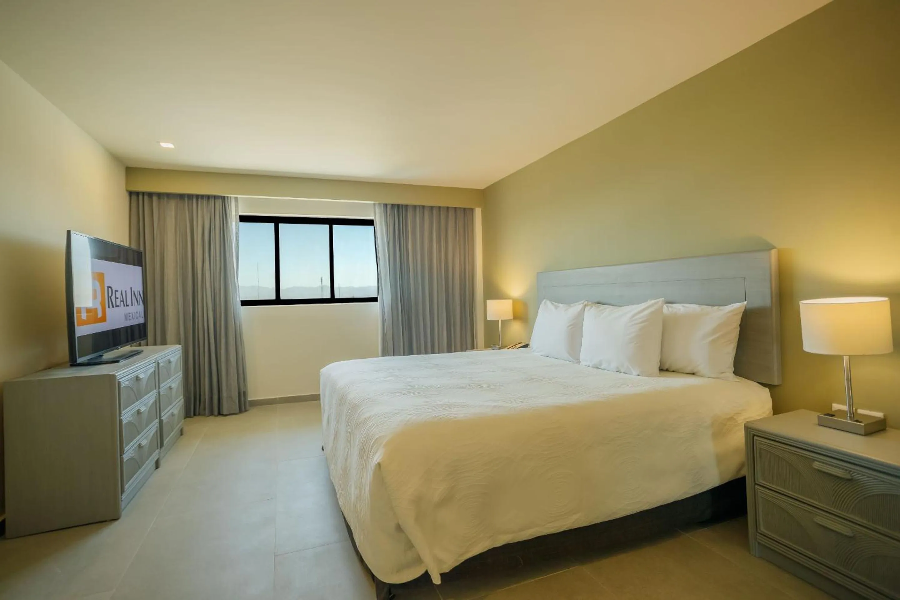 Photo of the whole room, Bed in Real Inn Mexicali