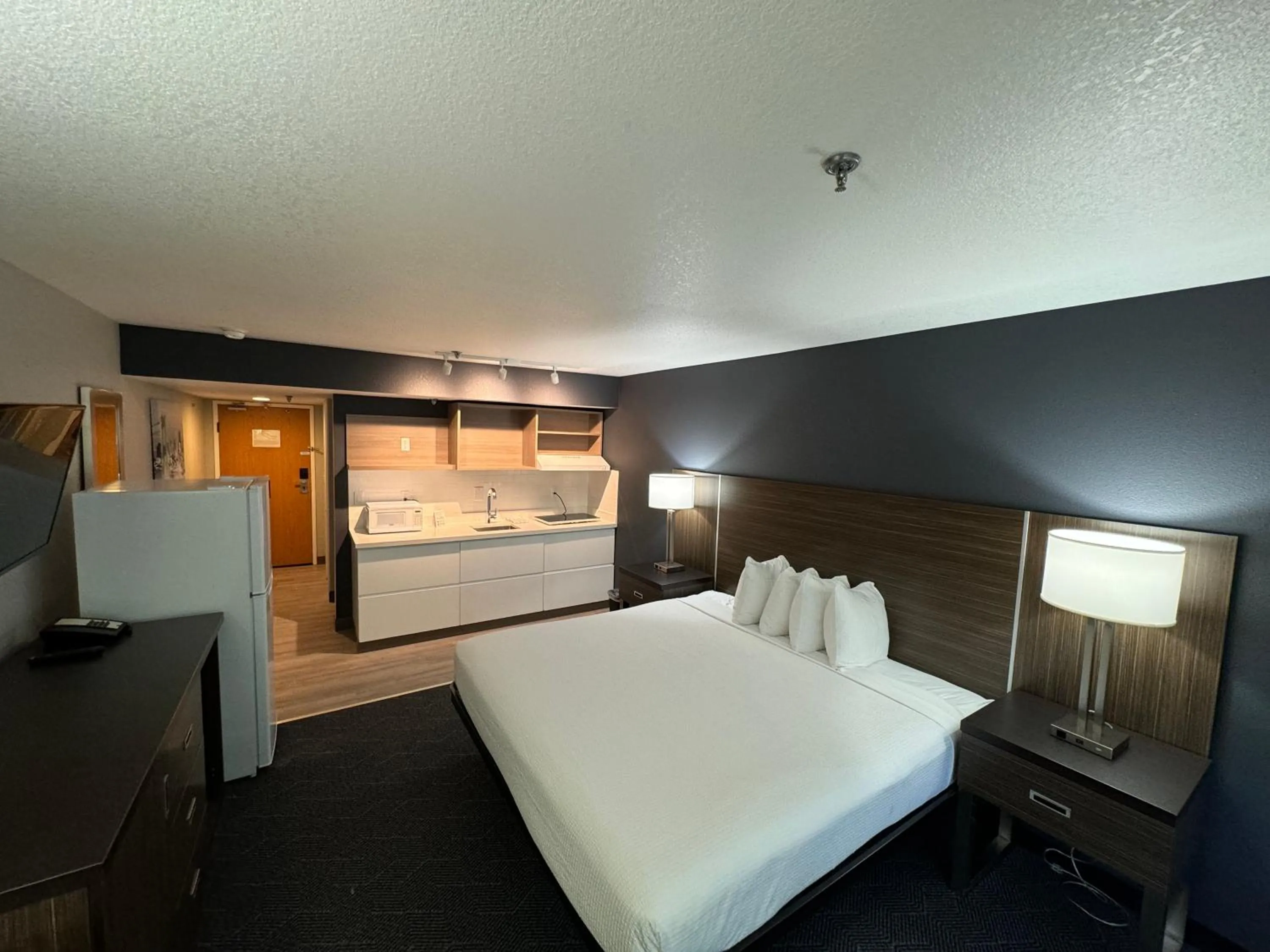 Photo of the whole room, Bed in Extended Stay America Premier Suites - Portland - North