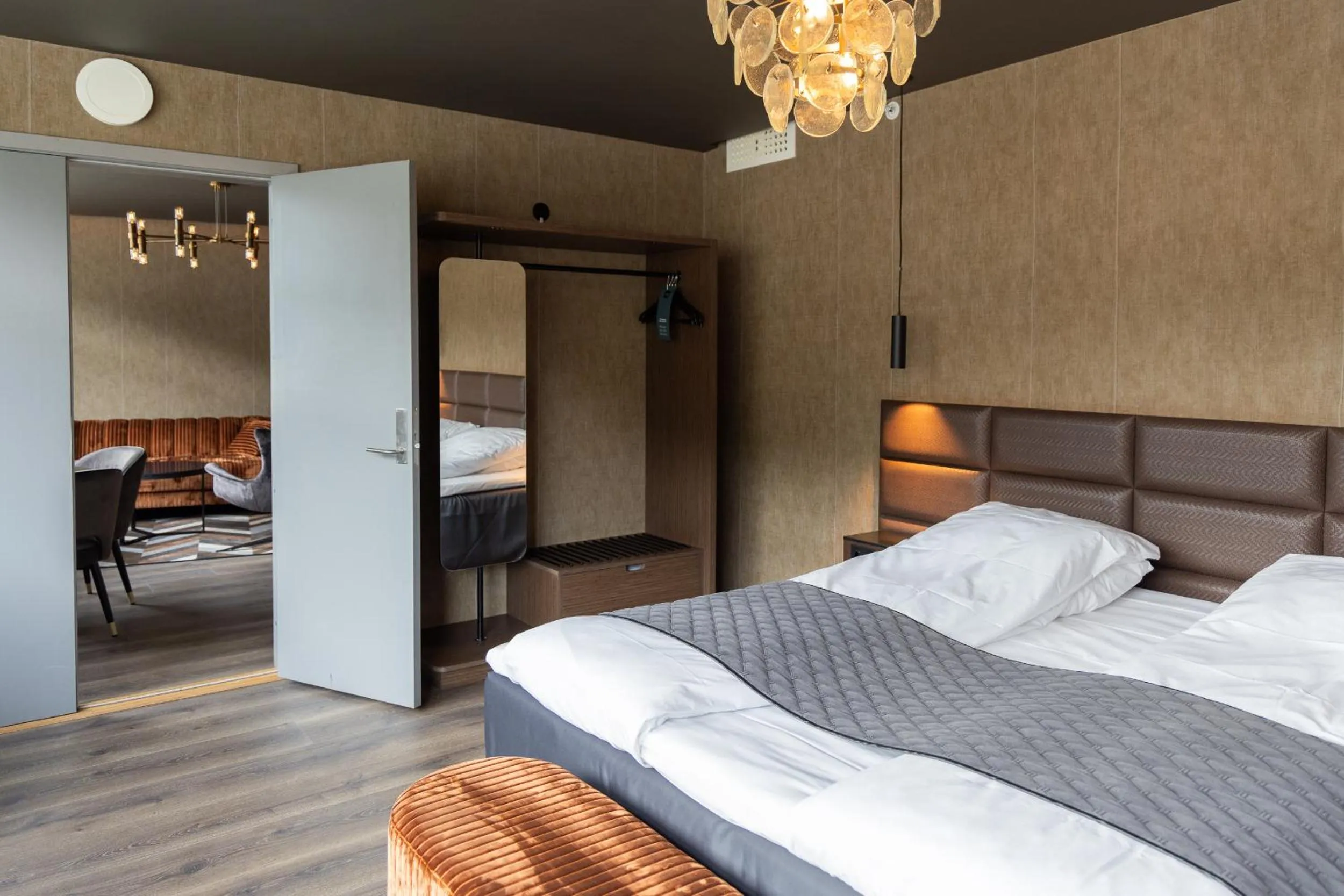 Property building, Bed in Quality Hotel Sogndal