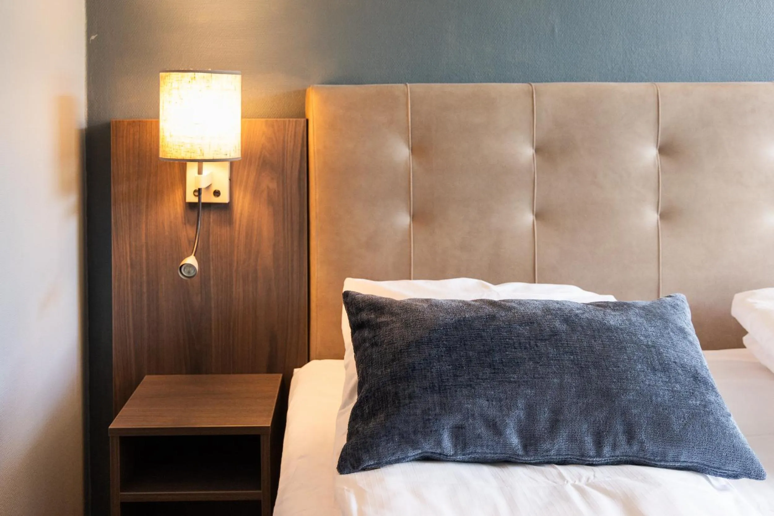 Property building, Bed in Quality Hotel Sogndal