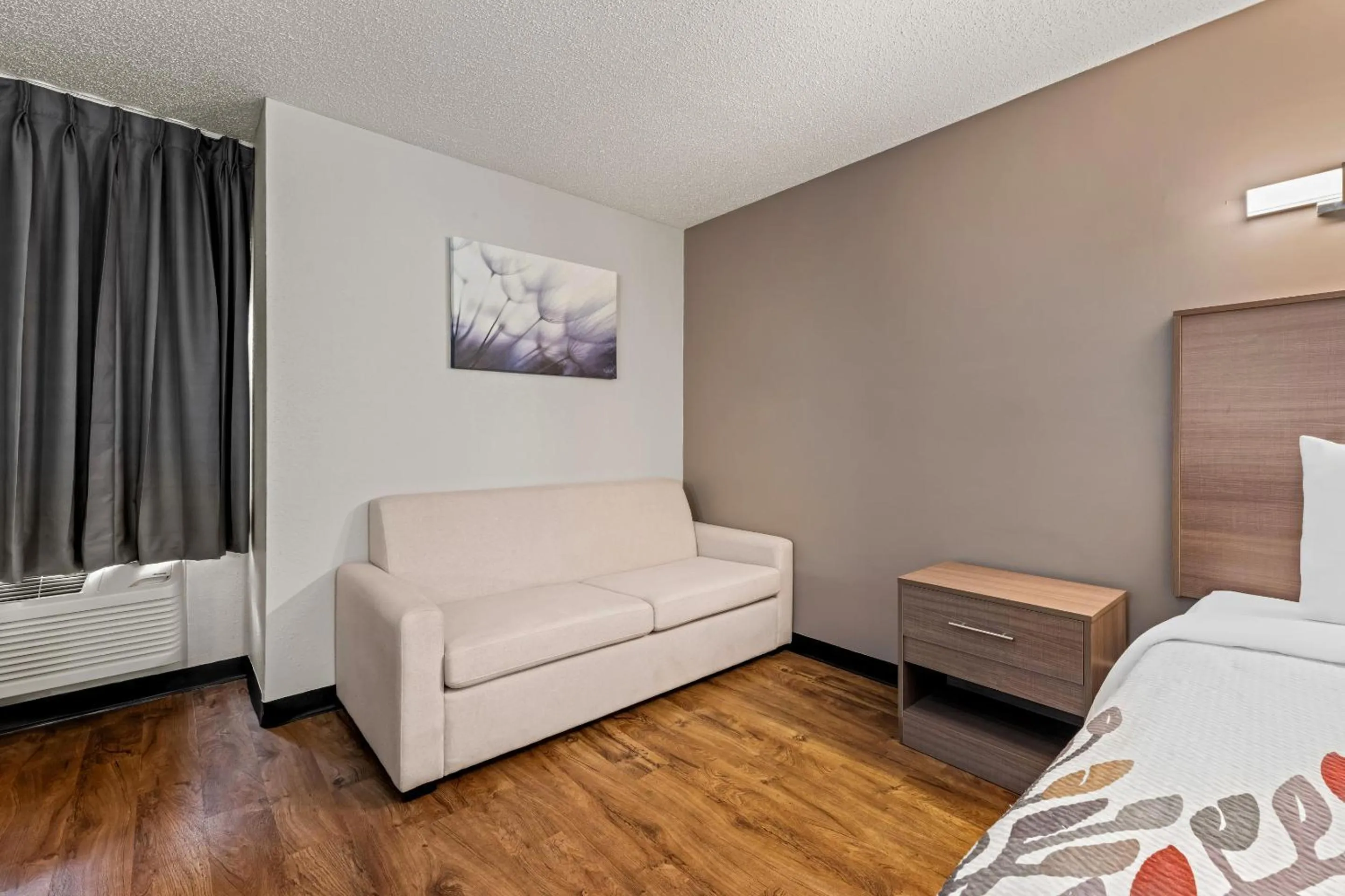 Bedroom, Bed in Red Roof Inn Charlotte - University