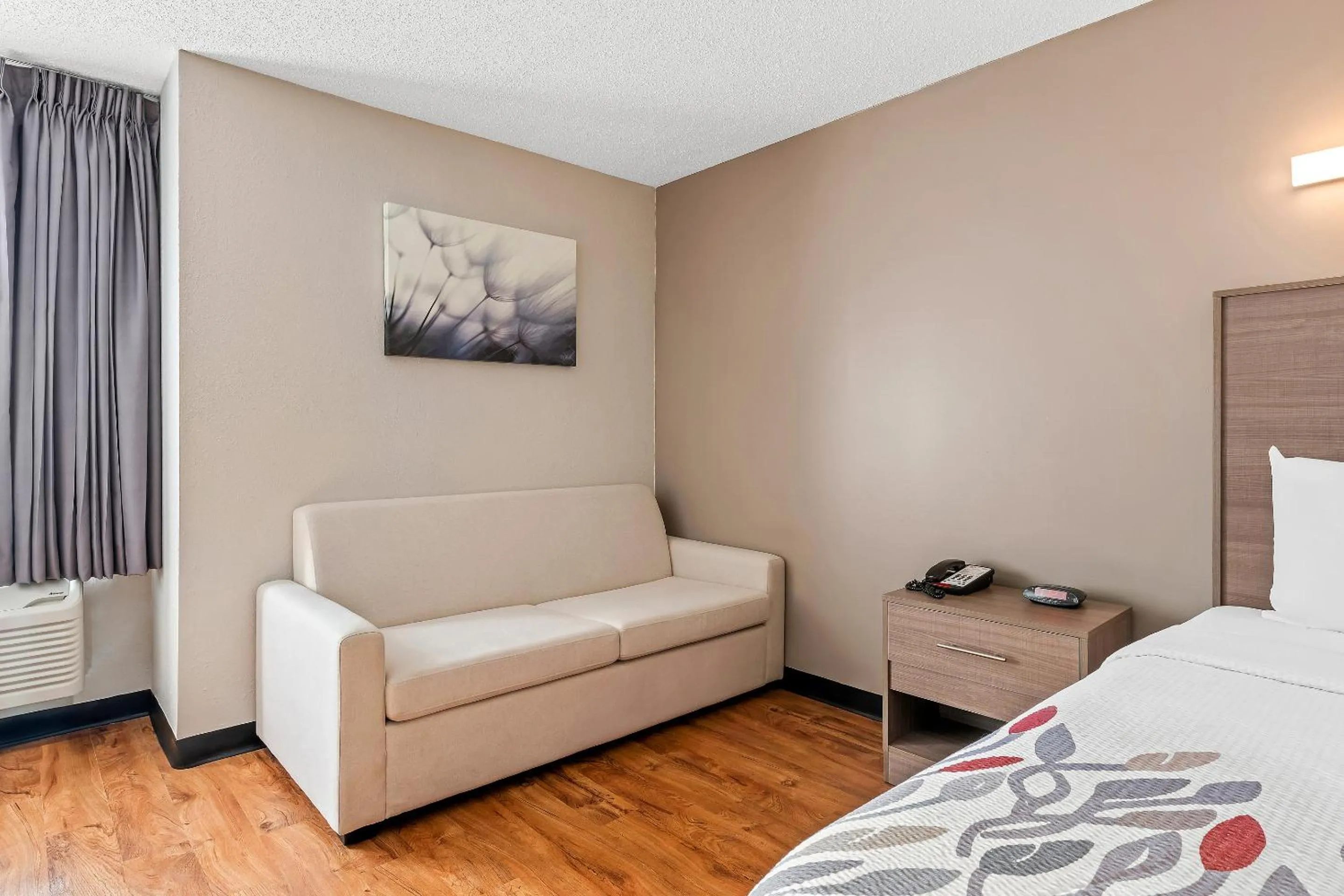 Bedroom, Bed in Red Roof Inn Charlotte - University