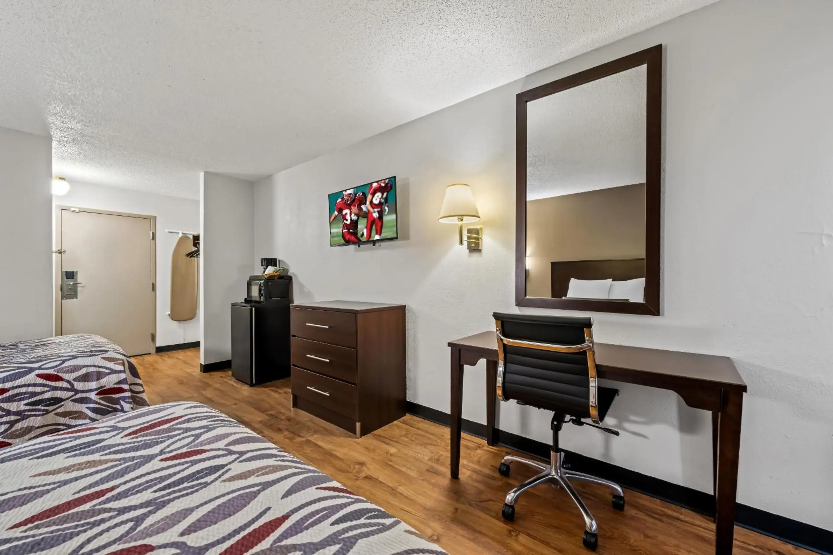 Bedroom, Bed in Red Roof Inn Charlotte - University Bedroom, Bed in Red Roof Inn Charlotte - University