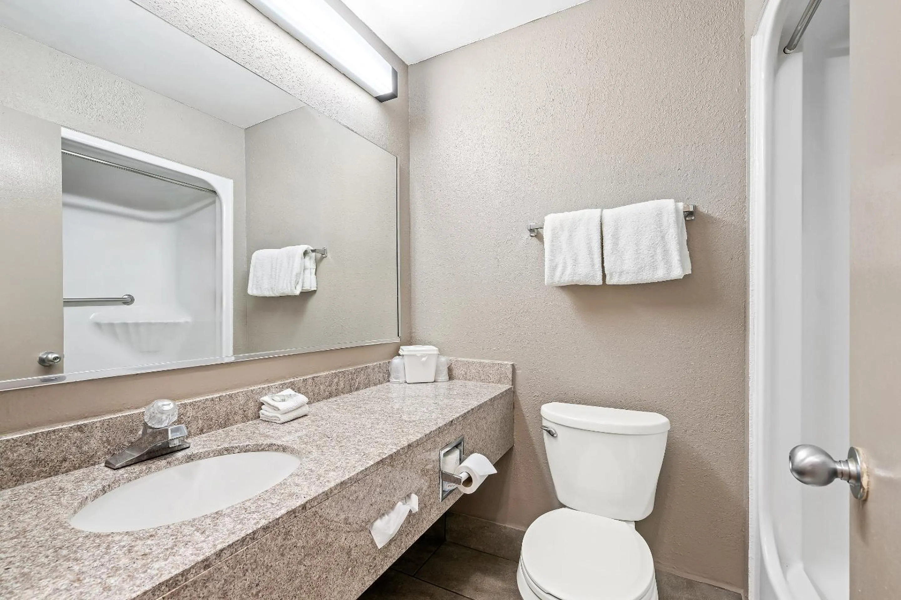 Bathroom in Red Roof Inn Charlotte - University