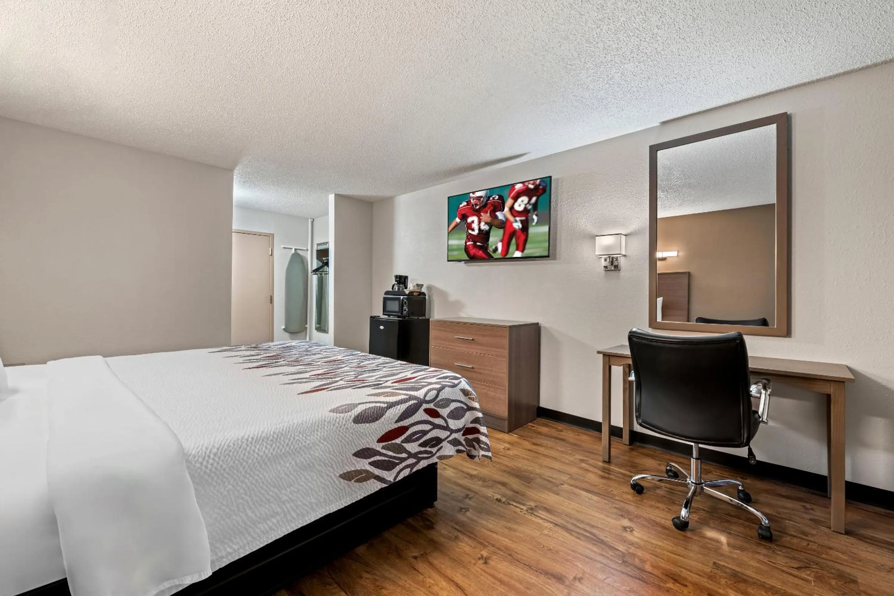 Bedroom, Bed in Red Roof Inn Charlotte - University